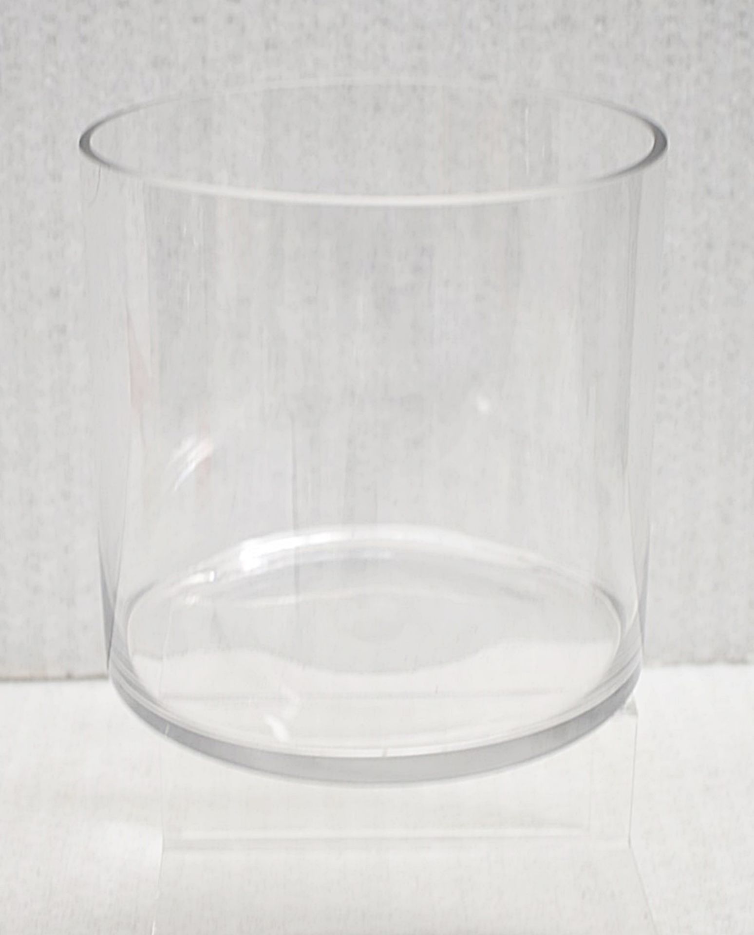 1 x Large Clear Glass Tubular Vase - Ref: CNT782/WH2/C24 - CL845 - NO VAT ON THE HAMMER -