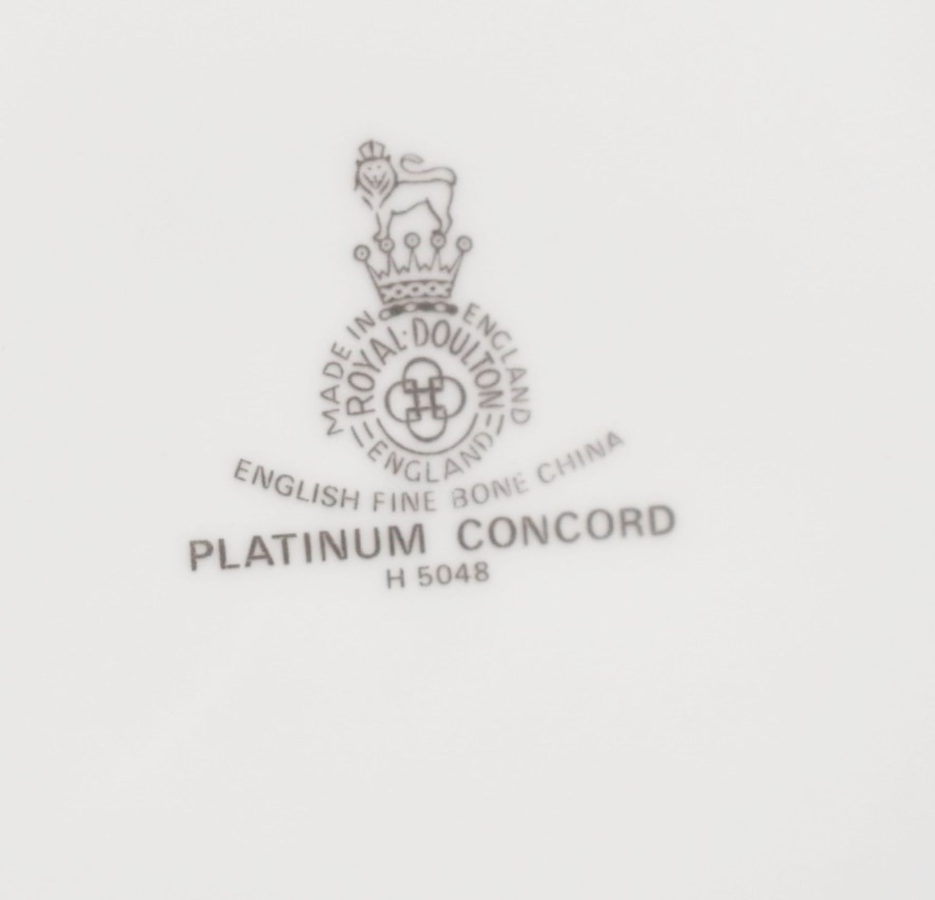 7 x Royal Doulton Platinum Concord ø27cm Dinner Plates - Original RRP £189.00 - Ref: CNT769/WH2/ - Image 3 of 3