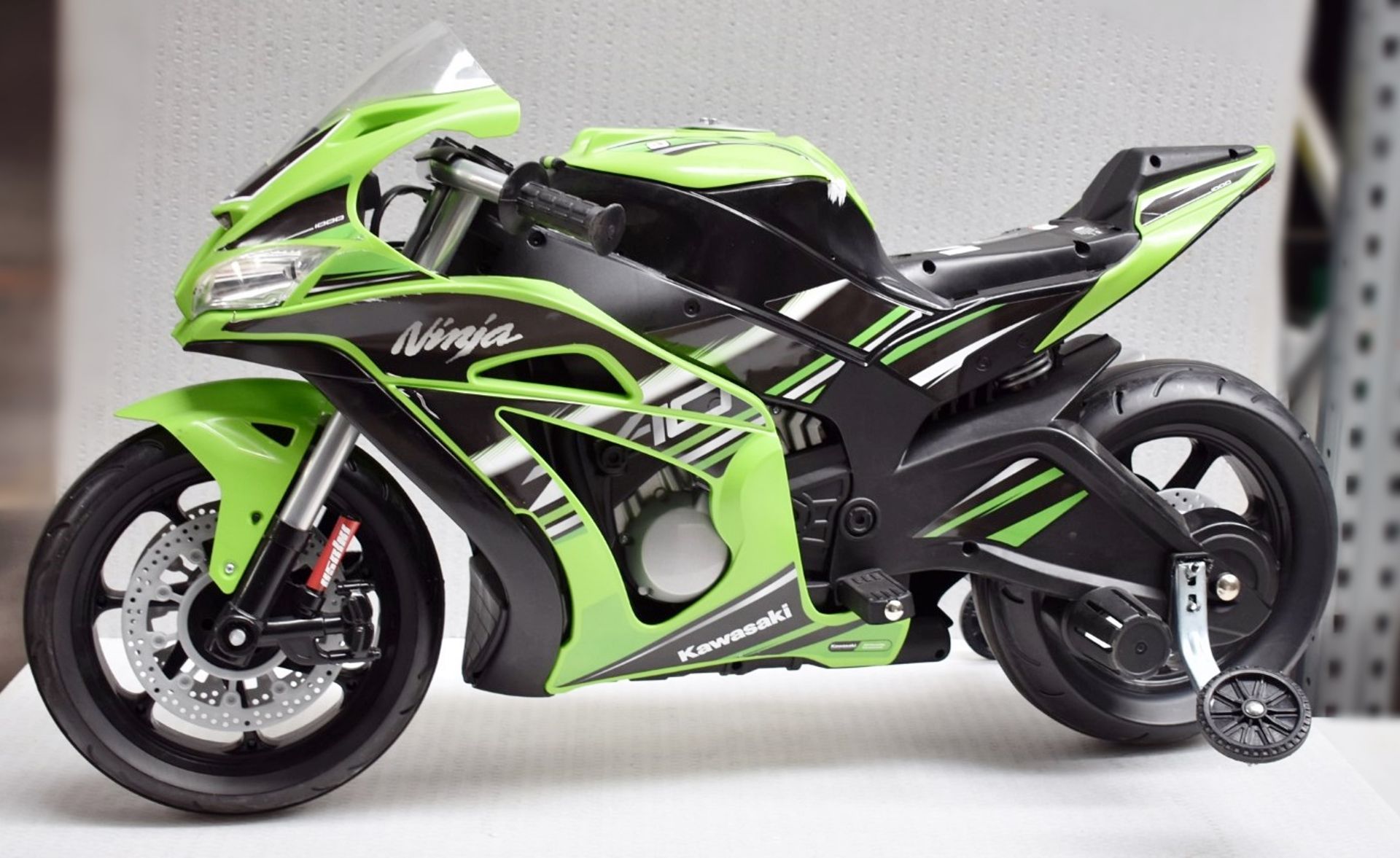 1 x INJUSTA Kawasaki Zx10 Ninja Ride-On 12v Child's Motorbike - Original Price £179.00 - Ex-Display - Image 3 of 14