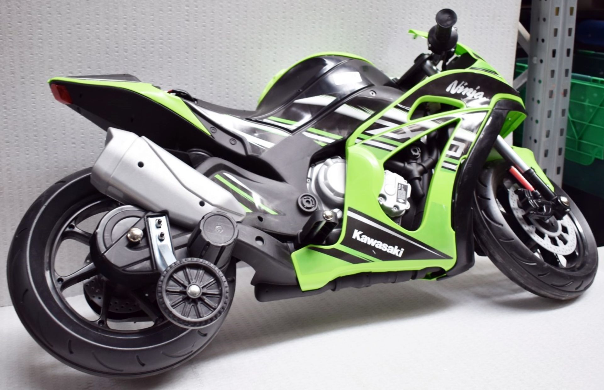 1 x INJUSTA Kawasaki Zx10 Ninja Ride-On 12v Child's Motorbike - Original Price £179.00 - Ex-Display - Image 6 of 14