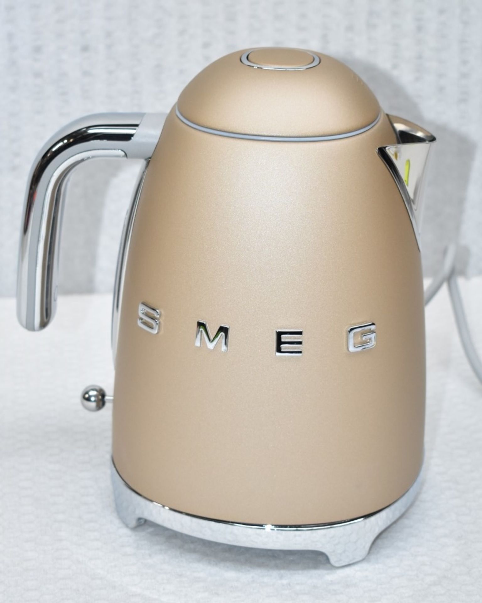 1 x SMEG Retro 50s-Style Electric Kettle In A Matte Champagne Finish - Original Price £189.00 - Image 11 of 12