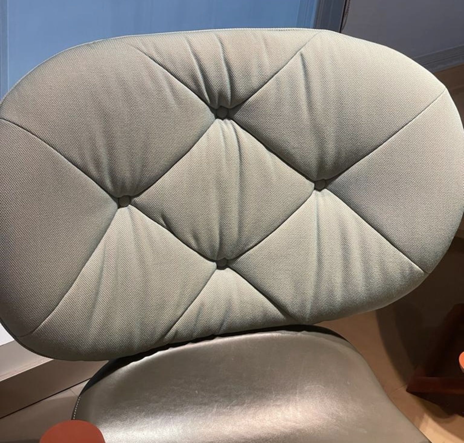 1 x Stylish Boutique Chair With Upholstered Buttoned Backrest - Recently Removed From A World- - Image 2 of 2