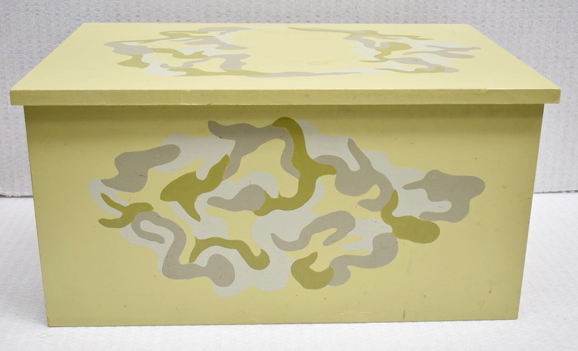 1 x Handpainted Storage Box In Olive Green - Ref: CNT740/WH2/C23 - CL845 - NO VAT ON THE HAMMER