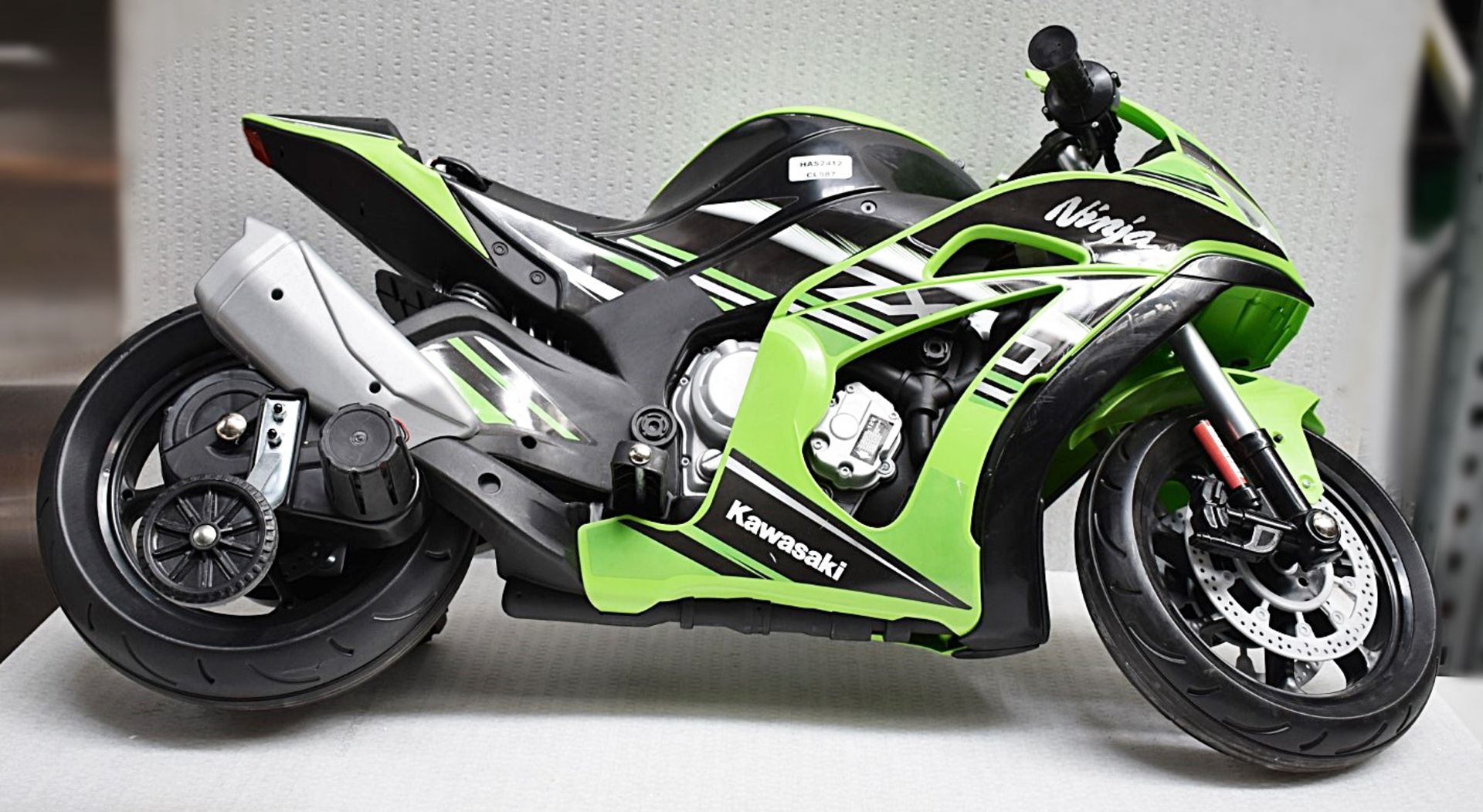 1 x INJUSTA Kawasaki Zx10 Ninja Ride-On 12v Child's Motorbike - Original Price £179.00 - Ex-Display - Image 2 of 14