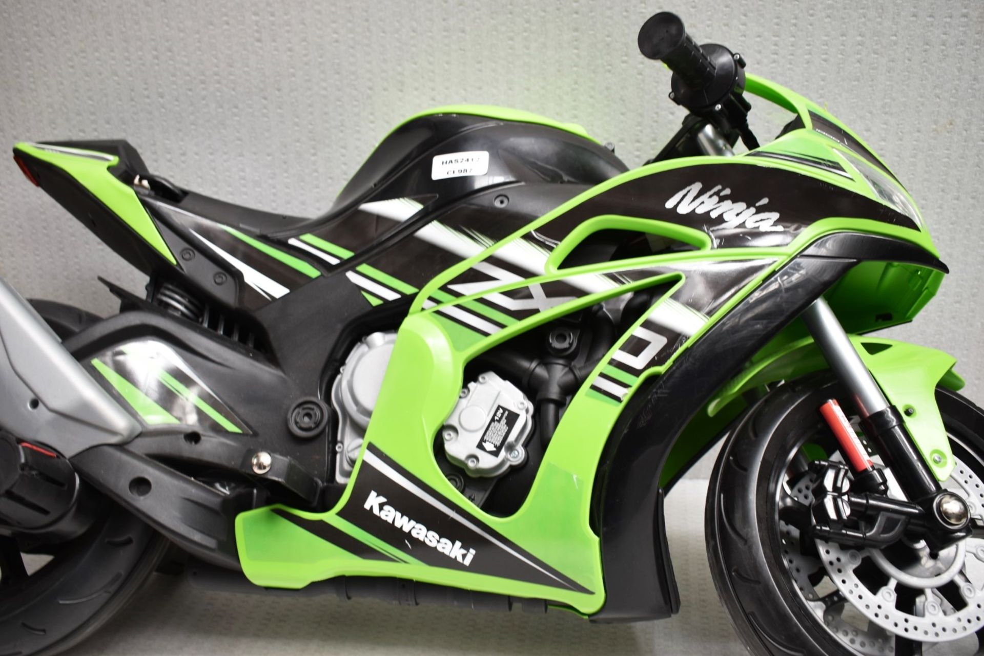 1 x INJUSTA Kawasaki Zx10 Ninja Ride-On 12v Child's Motorbike - Original Price £179.00 - Ex-Display - Image 5 of 14