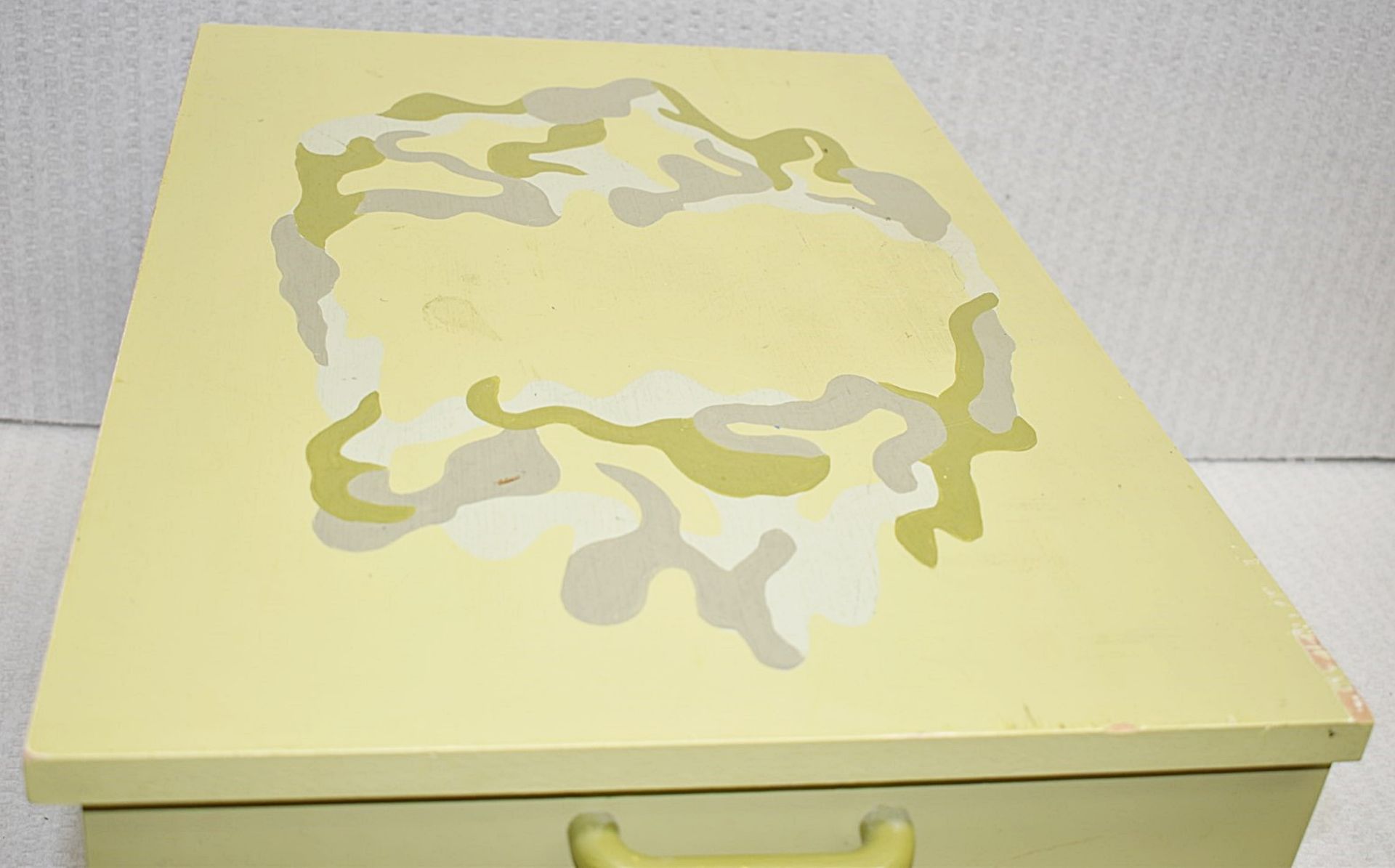 1 x Handpainted Storage Box In Olive Green - Ref: CNT740/WH2/C23 - CL845 - NO VAT ON THE HAMMER - Image 3 of 5