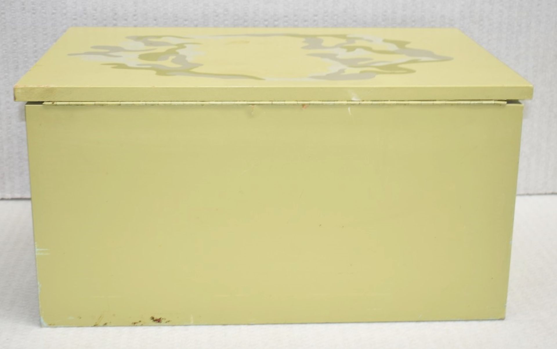1 x Handpainted Storage Box In Olive Green - Ref: CNT740/WH2/C23 - CL845 - NO VAT ON THE HAMMER - Image 2 of 5