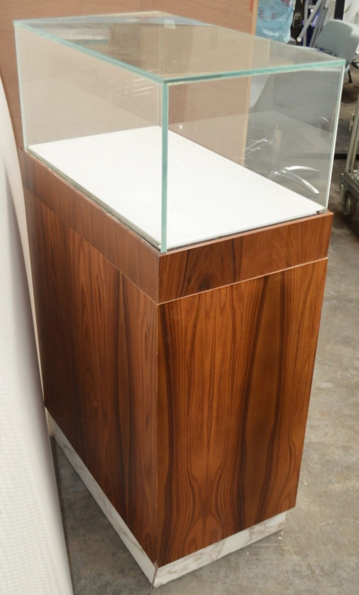 1 x 2-Door Jewellery Display Unit With Slide-apart Glass Top - Dimensions: H120 x W70 x D40cm - Ref: - Image 2 of 6