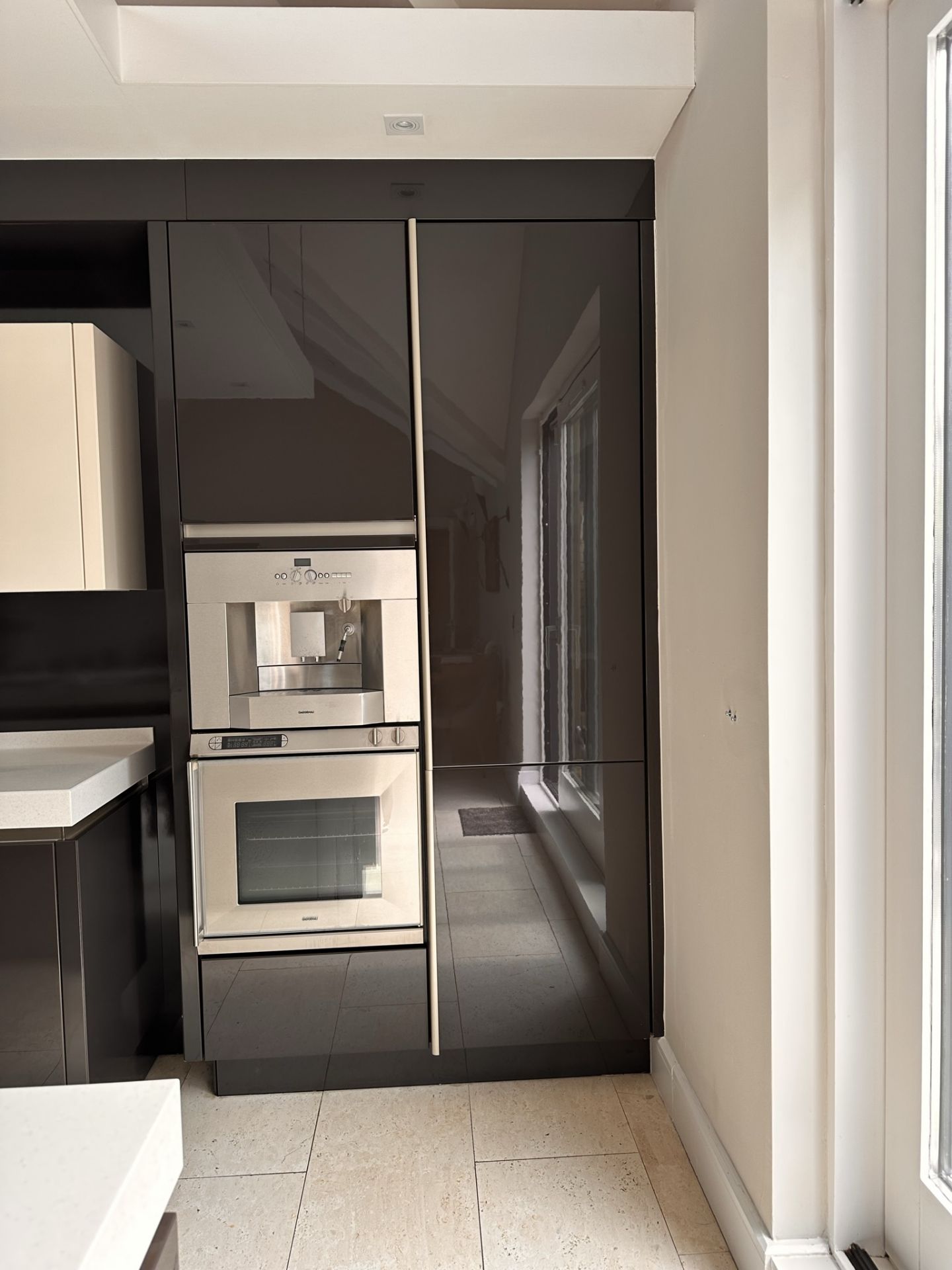 1 x Stunning Bespoke Siematic Gloss Fitted Kitchen With Corian Worktops - In Excellent Condition - - Image 88 of 94