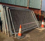 Quantity of Heras Round Top Temporary Fencing With Rubber Feet - CL464 - Location: Liverpool L19