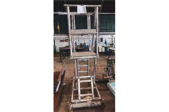 Industrial Podium Step Youngman Adjustment 9 Foot High Load Max. 150Kg 23.6 Stone - Ref: 1 - CL464 - - Image 1 of 2