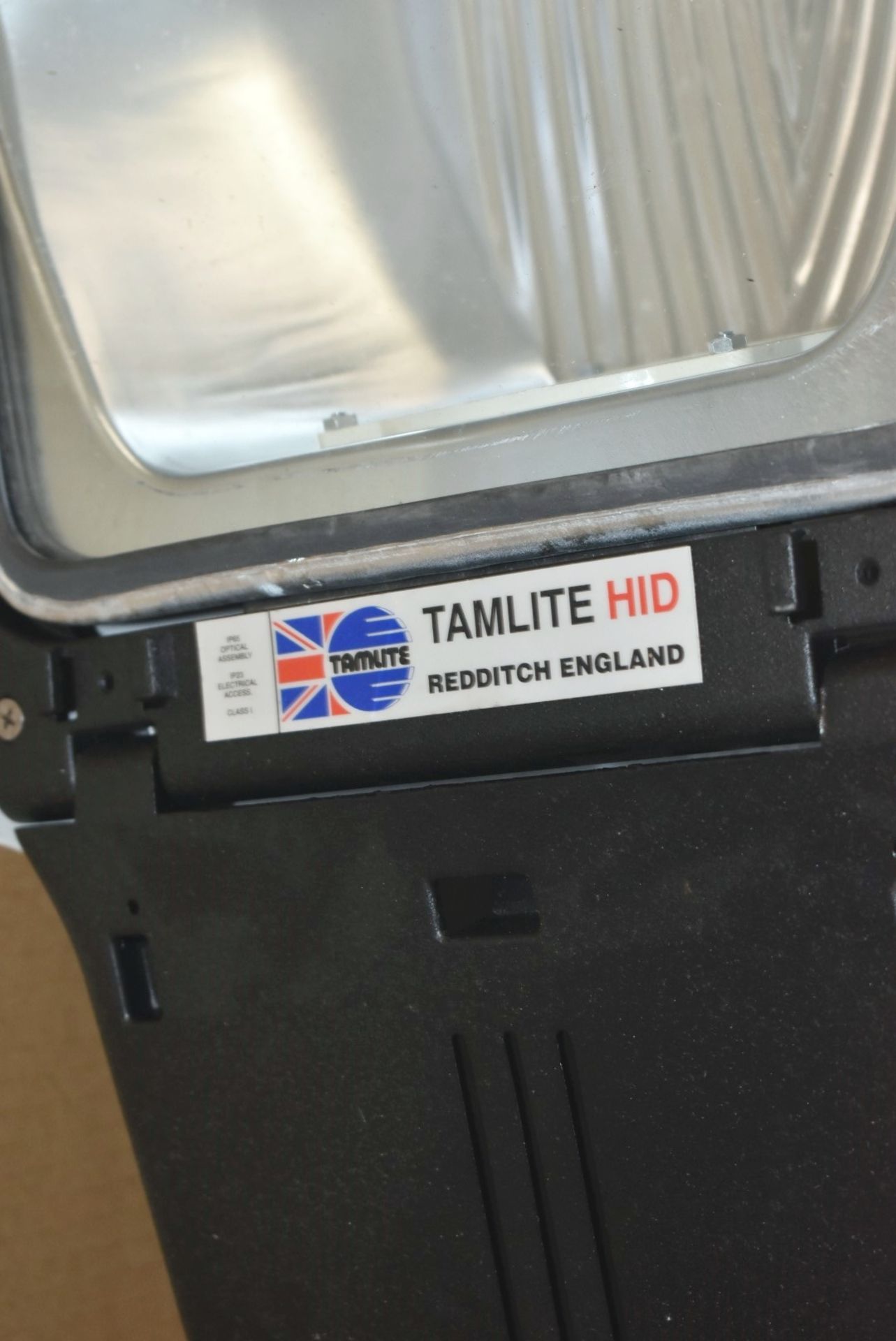 1 x Tamlite HID Street Light - Approx Size: 80 x 35 cms - Boxed Stock - Image 3 of 6