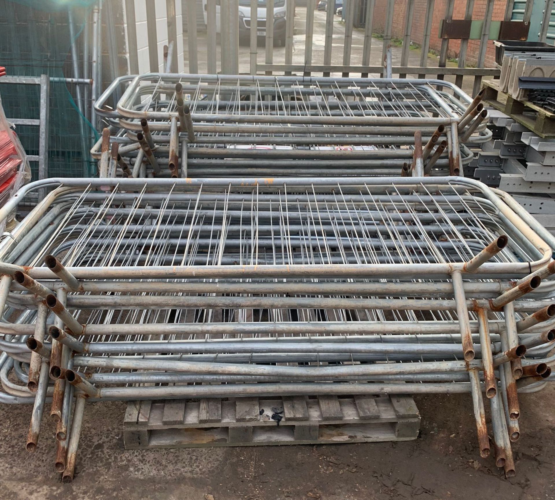 37 X Galvanised Metal Pedestrian Barriers Inc. Feet - Ref: 54 - CL464 - Location: Liverpool L19