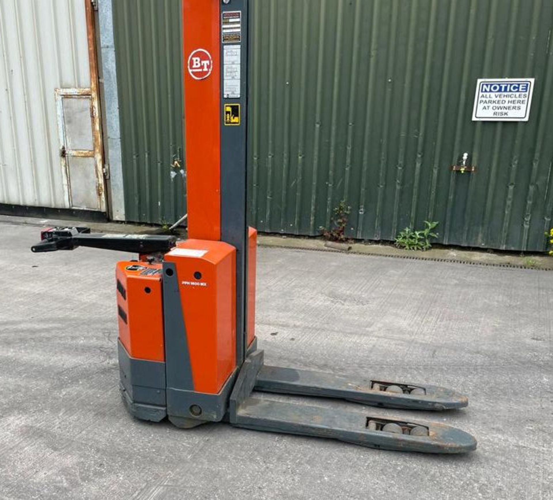 1 x BT PPH Pallet Truck With Charger - CL855 - Location: Widnes WA8