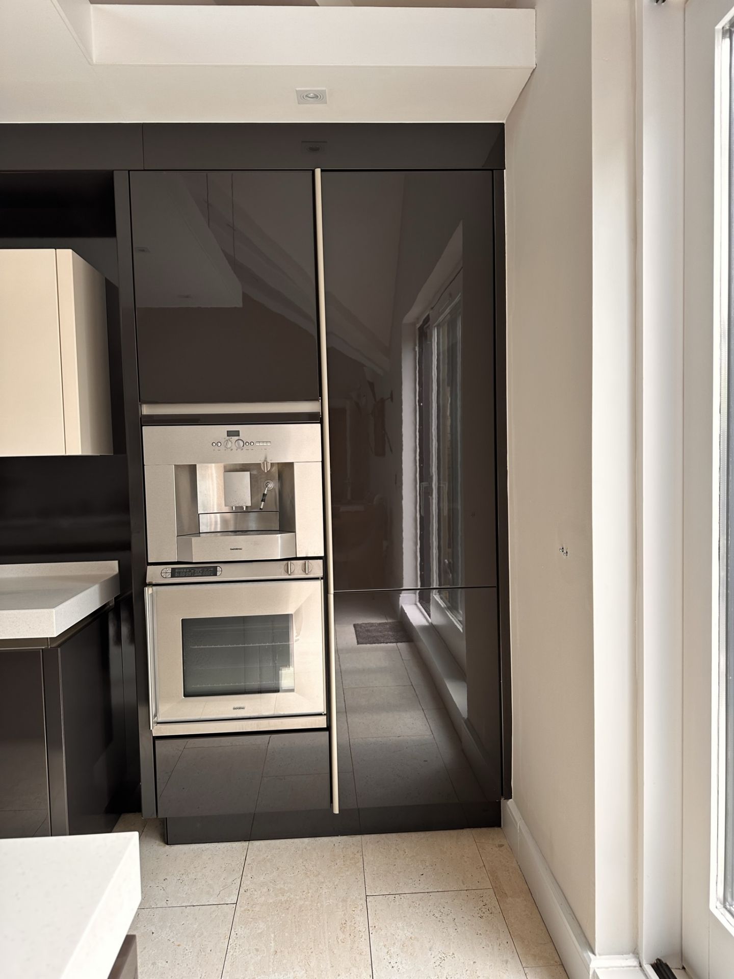 1 x Stunning Bespoke Siematic Gloss Fitted Kitchen With Corian Worktops - In Excellent Condition - - Image 32 of 94