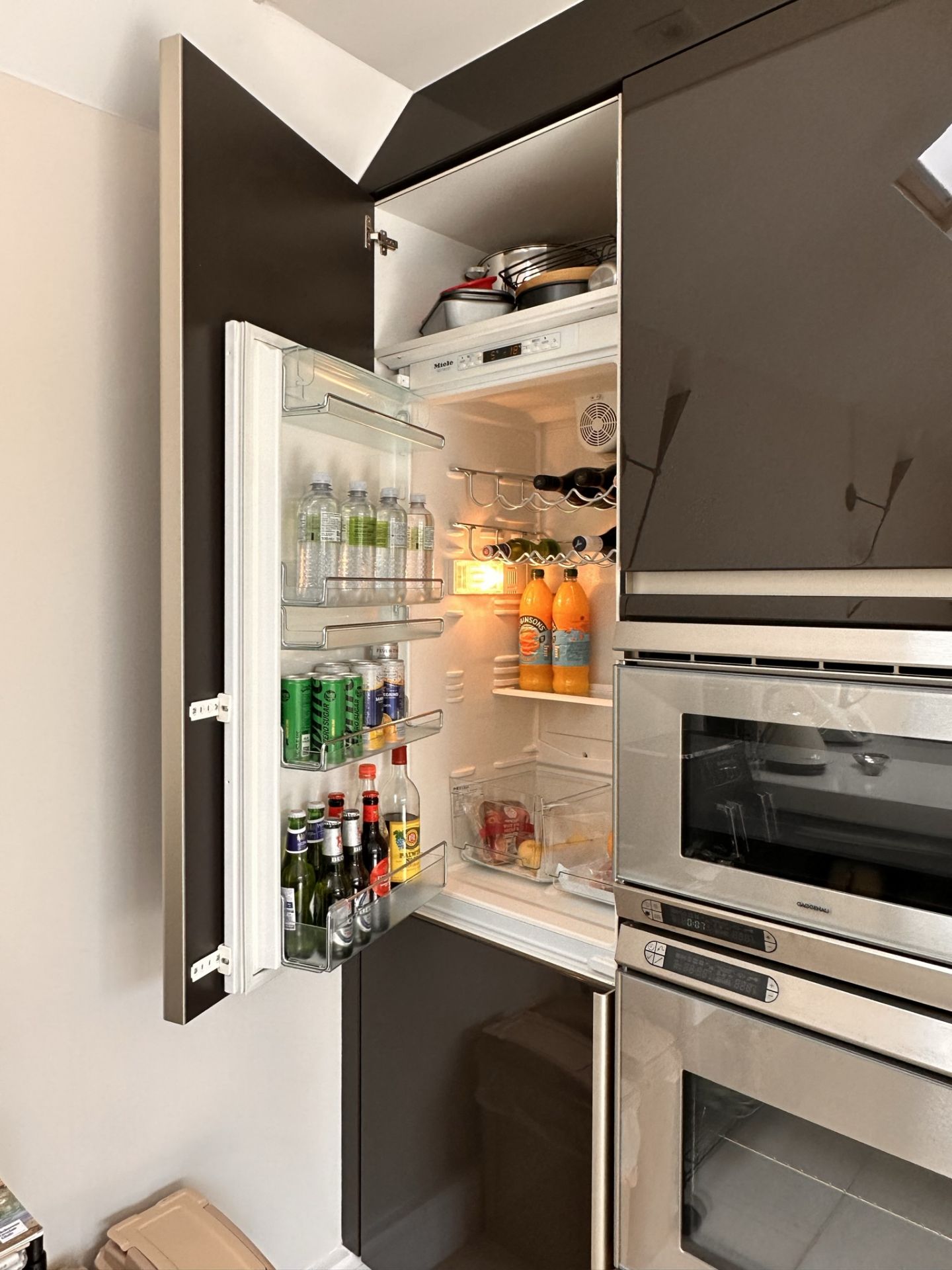 1 x Stunning Bespoke Siematic Gloss Fitted Kitchen With Corian Worktops - In Excellent Condition - - Image 12 of 94