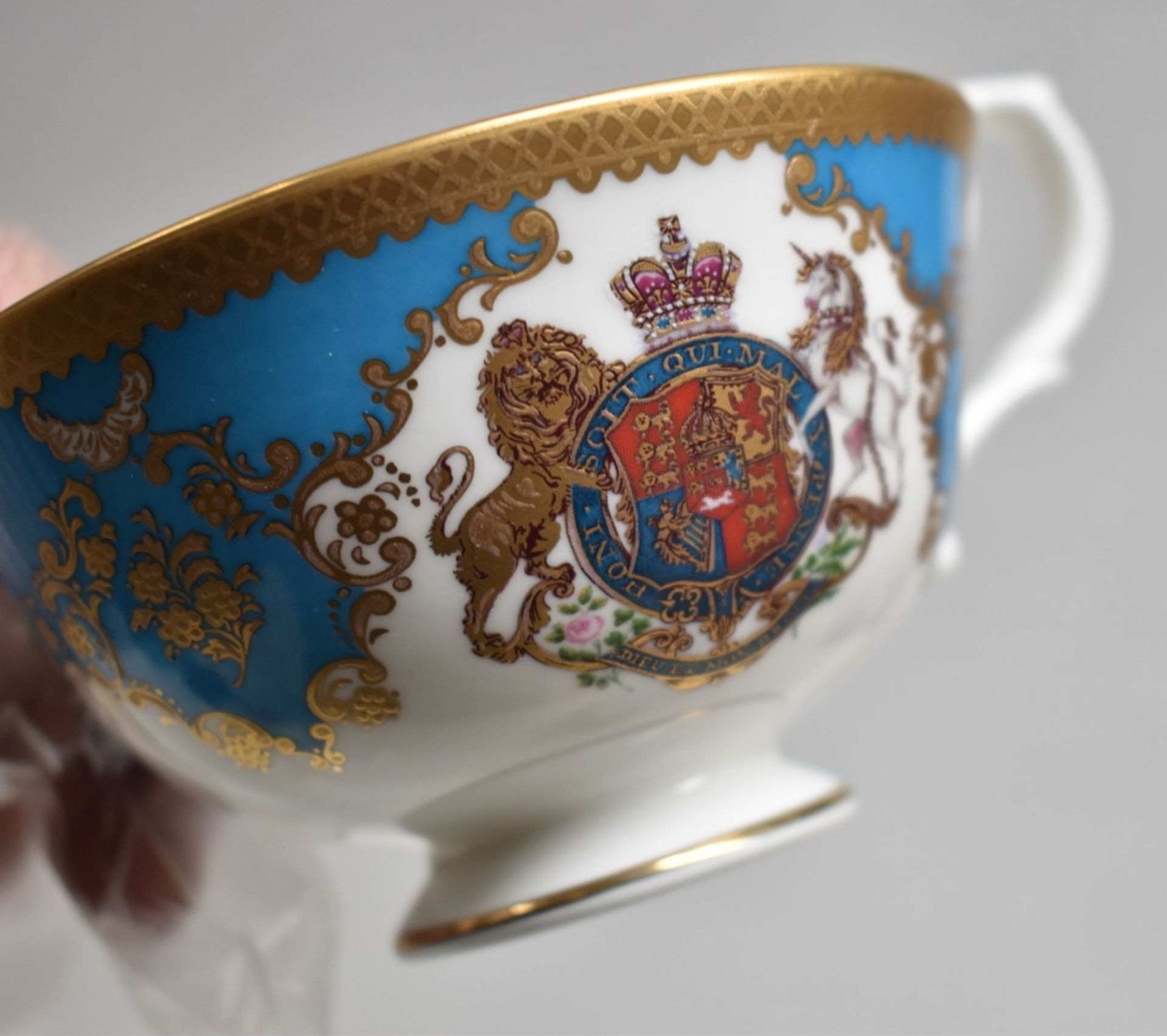 1 x ROYAL COLLECTION TRUST 'Coat of Arms' Fine Bone China Teacup and Saucer Set, Hand finished - Image 3 of 9