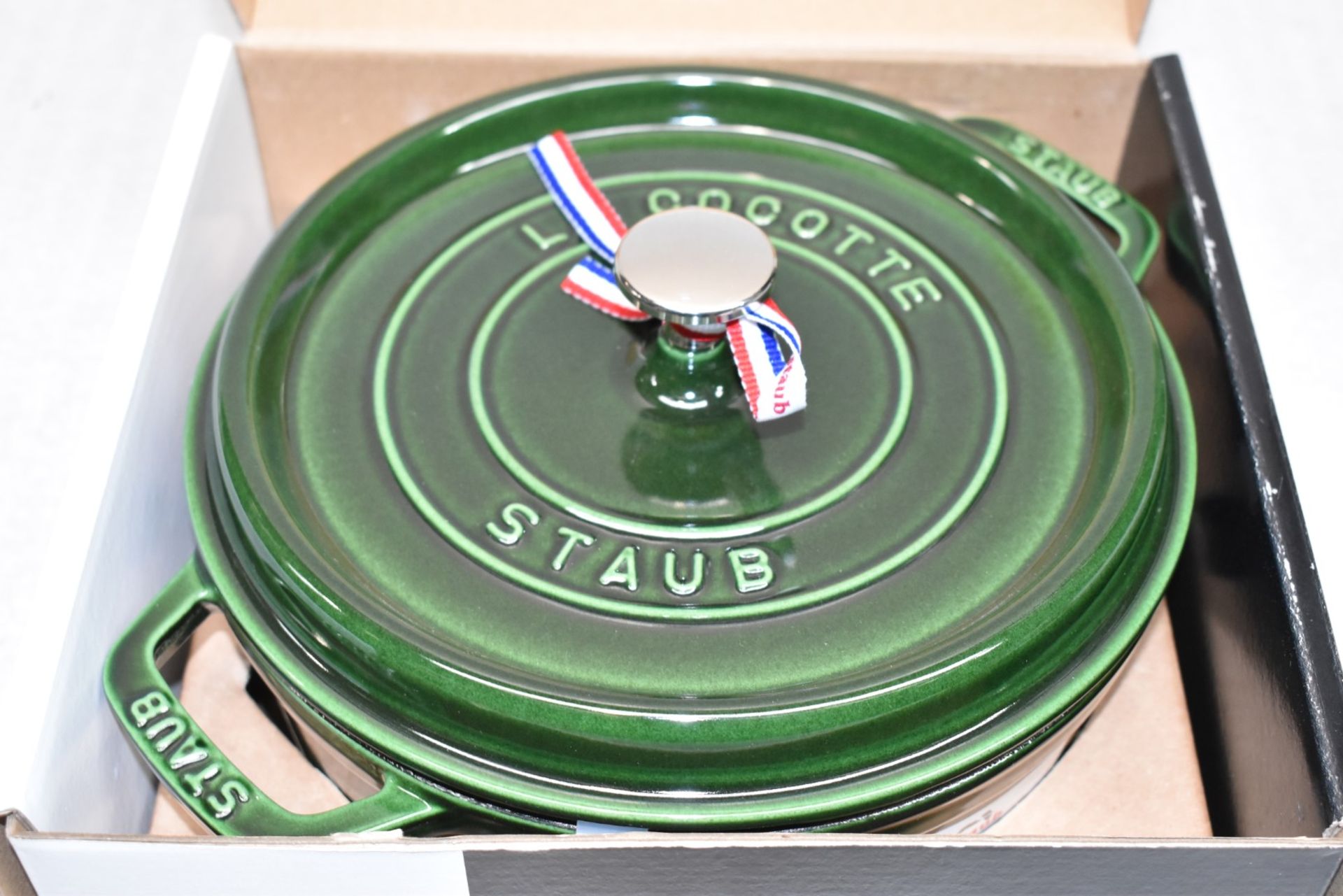 1 x STAUB Round Cast Iron Casserole Dish (24cm), In Green - Original Price £220.00 - Image 8 of 9