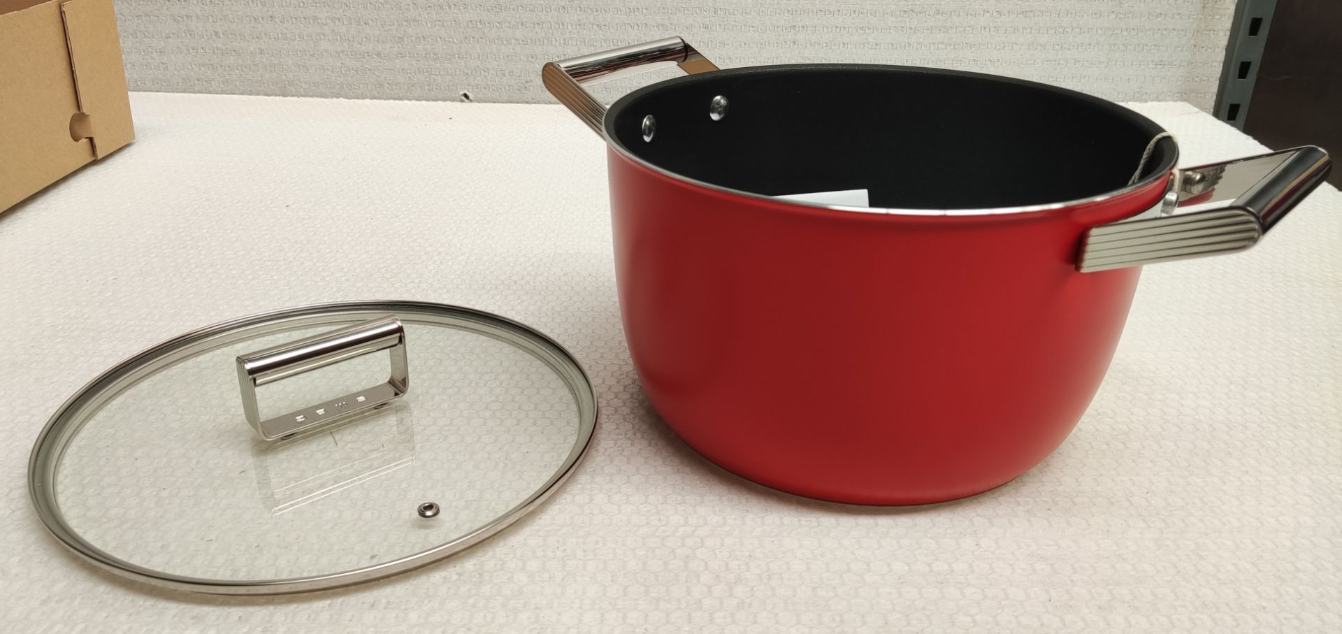 1 x SMEG Red Non-Stick Casserole Dish With Lid - 26Cm - Original RRP £179.00 - Image 2 of 10