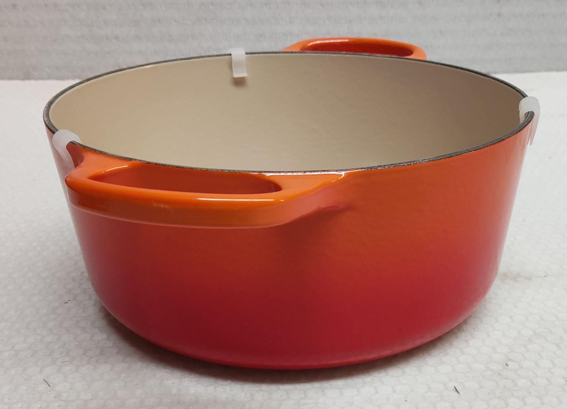 1 x LE CREUSET Signature Cast Iron 26Cm Round Casserole - Volcanic - Boxed - Original RRP £250 - - Image 10 of 12