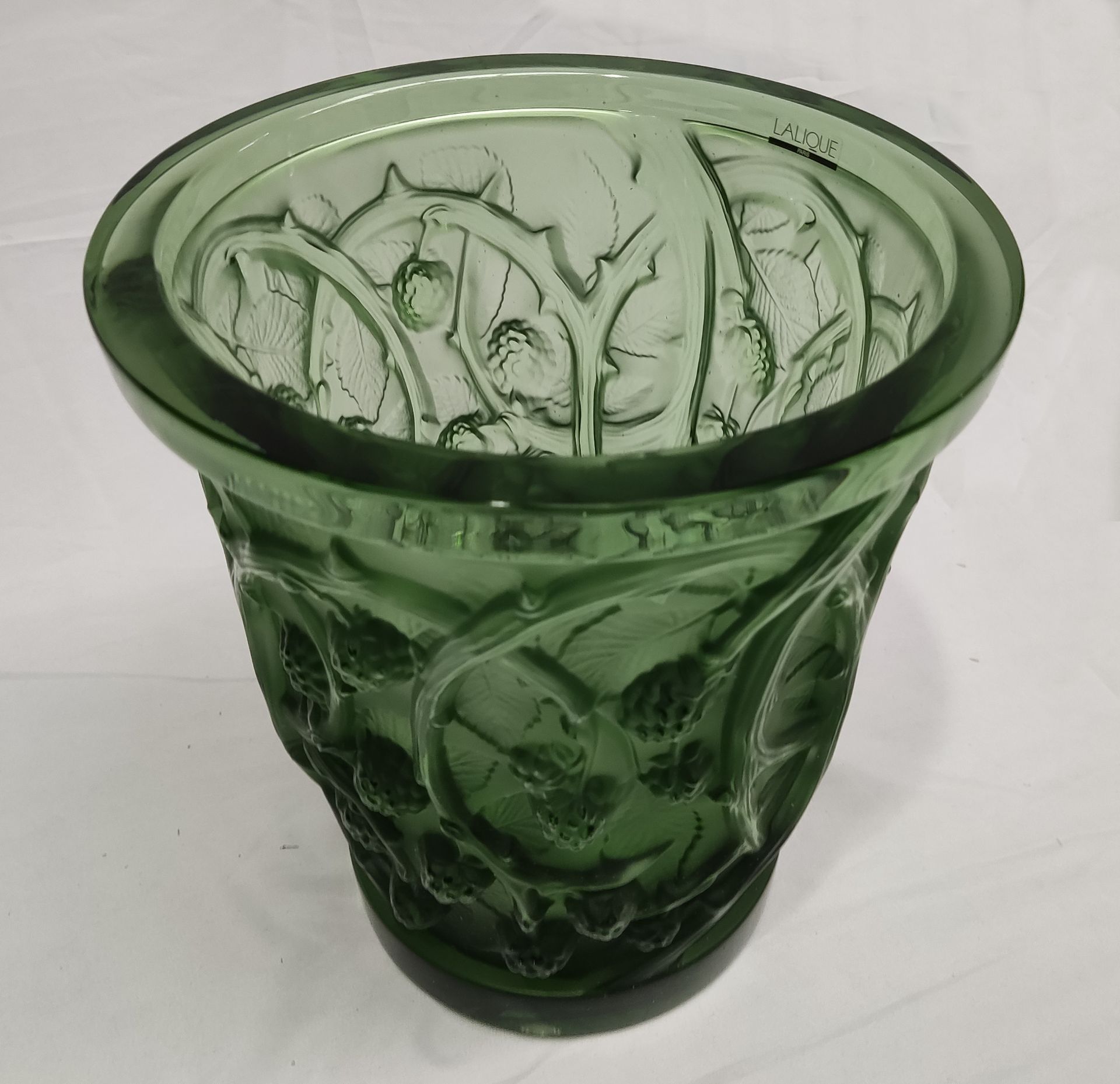 1 x LALIQUE 'Mures' Exquisite Handcrafted French Green Crystal Medium Vase - Original RRP £2,690 - Image 10 of 23