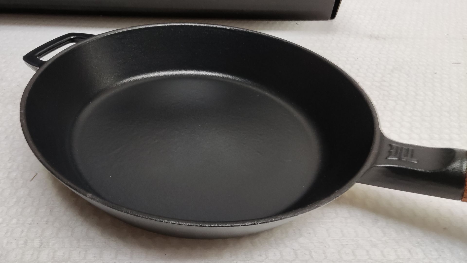 1 x FISKARS Norden Premium Cast Iron Frying Pan 24cm - Original RRP £122.00 - Image 8 of 12