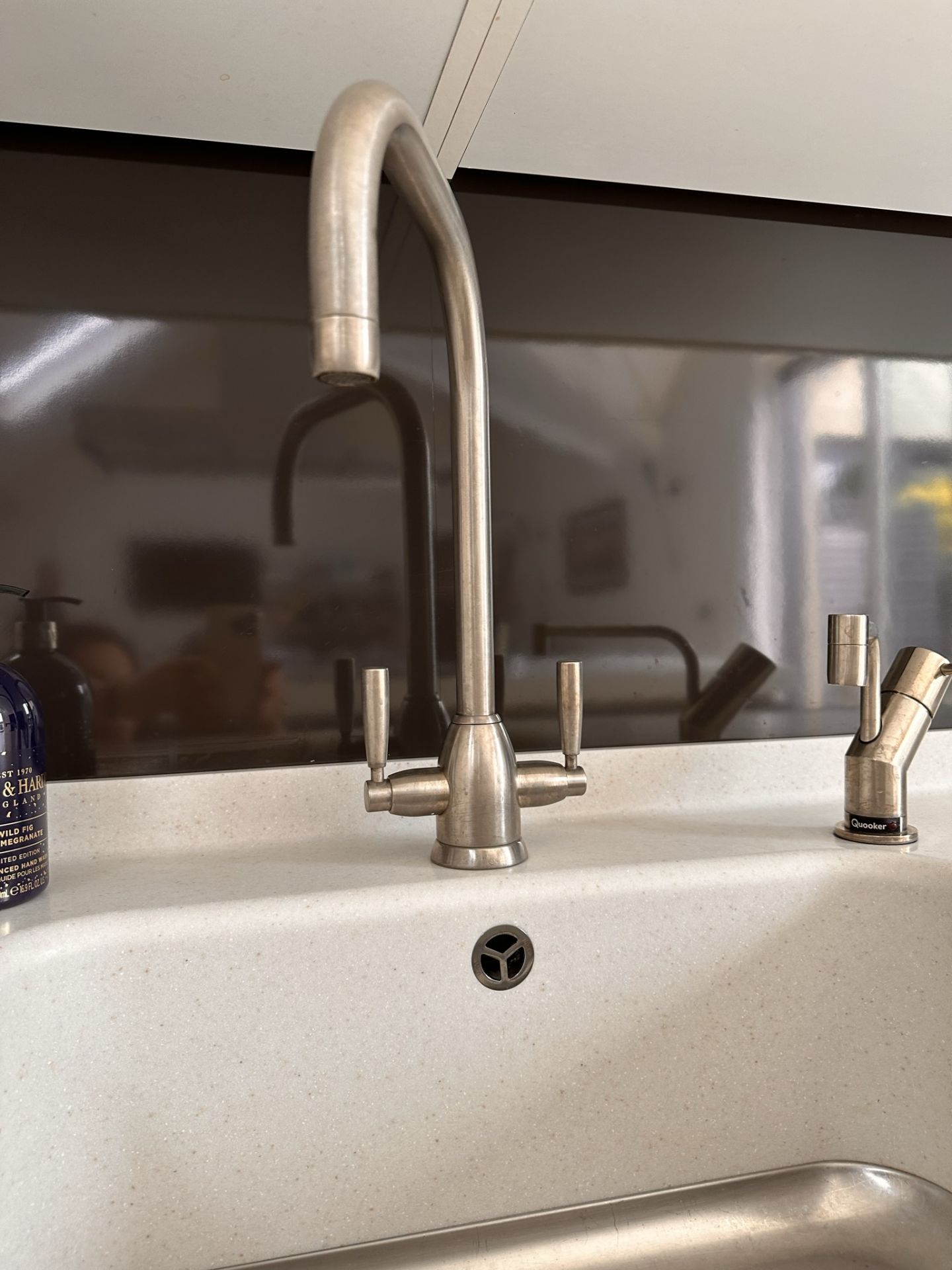 1 x Stunning Bespoke Siematic Gloss Fitted Kitchen With Corian Worktops - In Excellent Condition - - Image 93 of 94