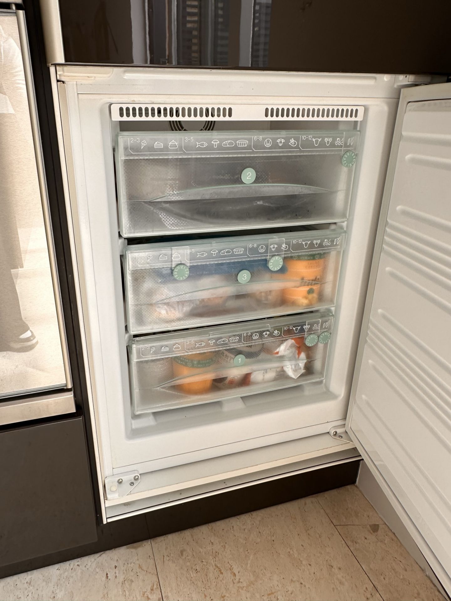 1 x Stunning Bespoke Siematic Gloss Fitted Kitchen With Corian Worktops - In Excellent Condition - - Image 70 of 94