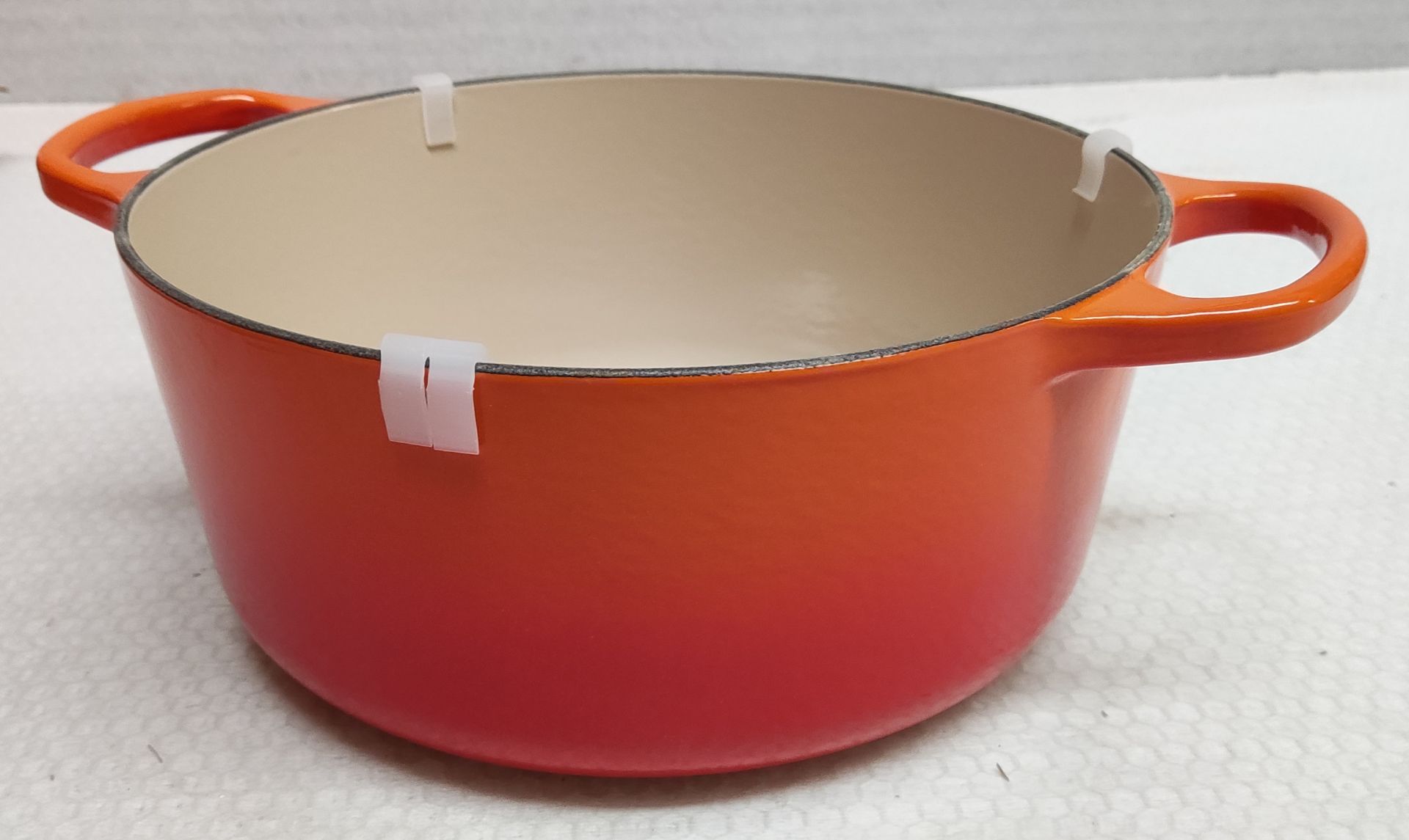 1 x LE CREUSET Signature Cast Iron 26Cm Round Casserole - Volcanic - Boxed - Original RRP £250 - - Image 9 of 12