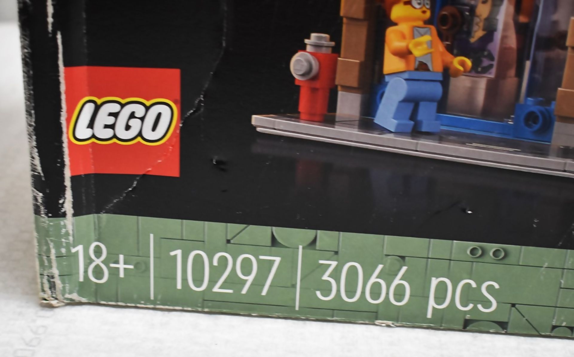 1 x LEGO Boutique Hotel Modular Brick Building Set (10297) - Original Price £199.00 - Boxed Stock - Image 5 of 5
