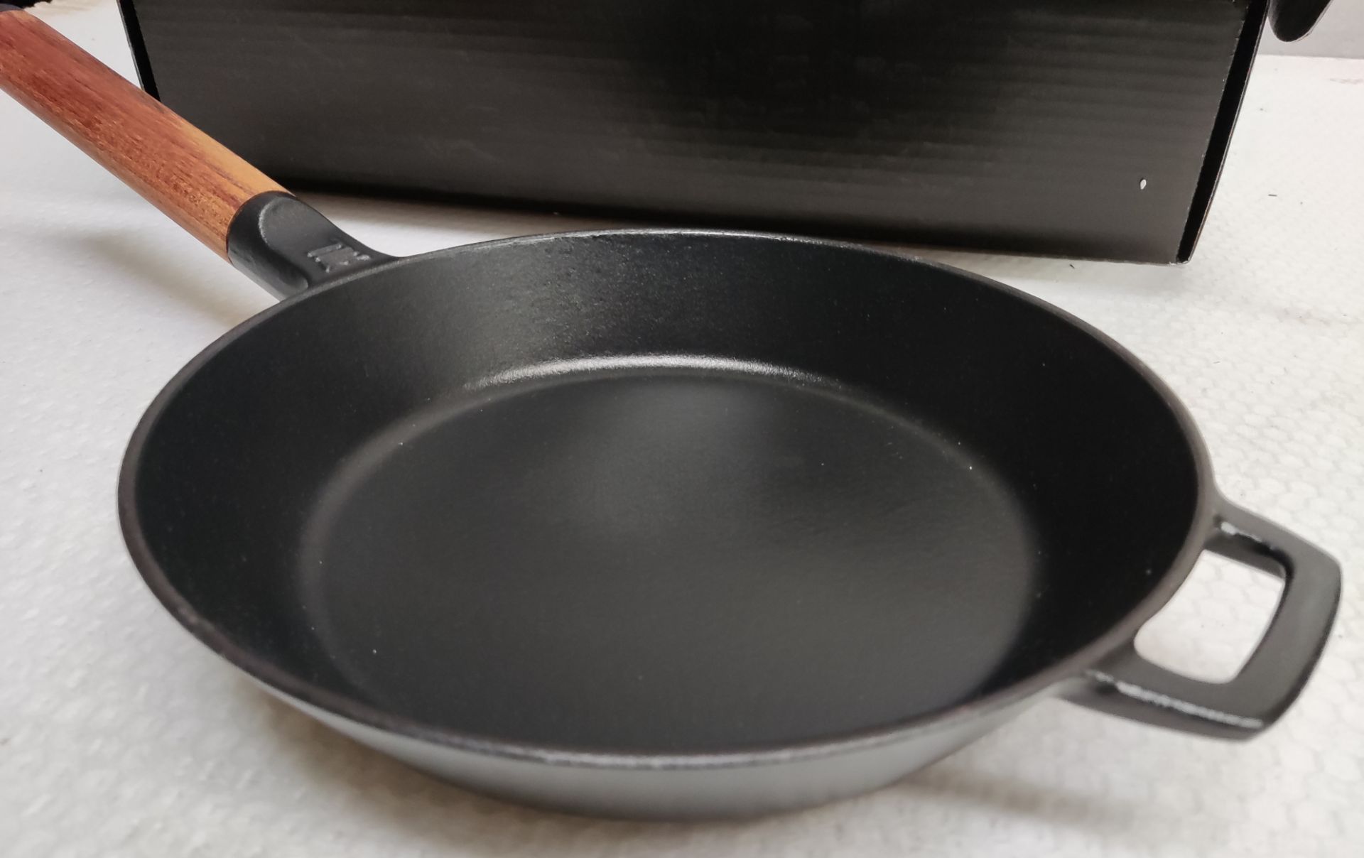 1 x FISKARS Norden Premium Cast Iron Frying Pan 24cm - Original RRP £122.00 - Image 6 of 12