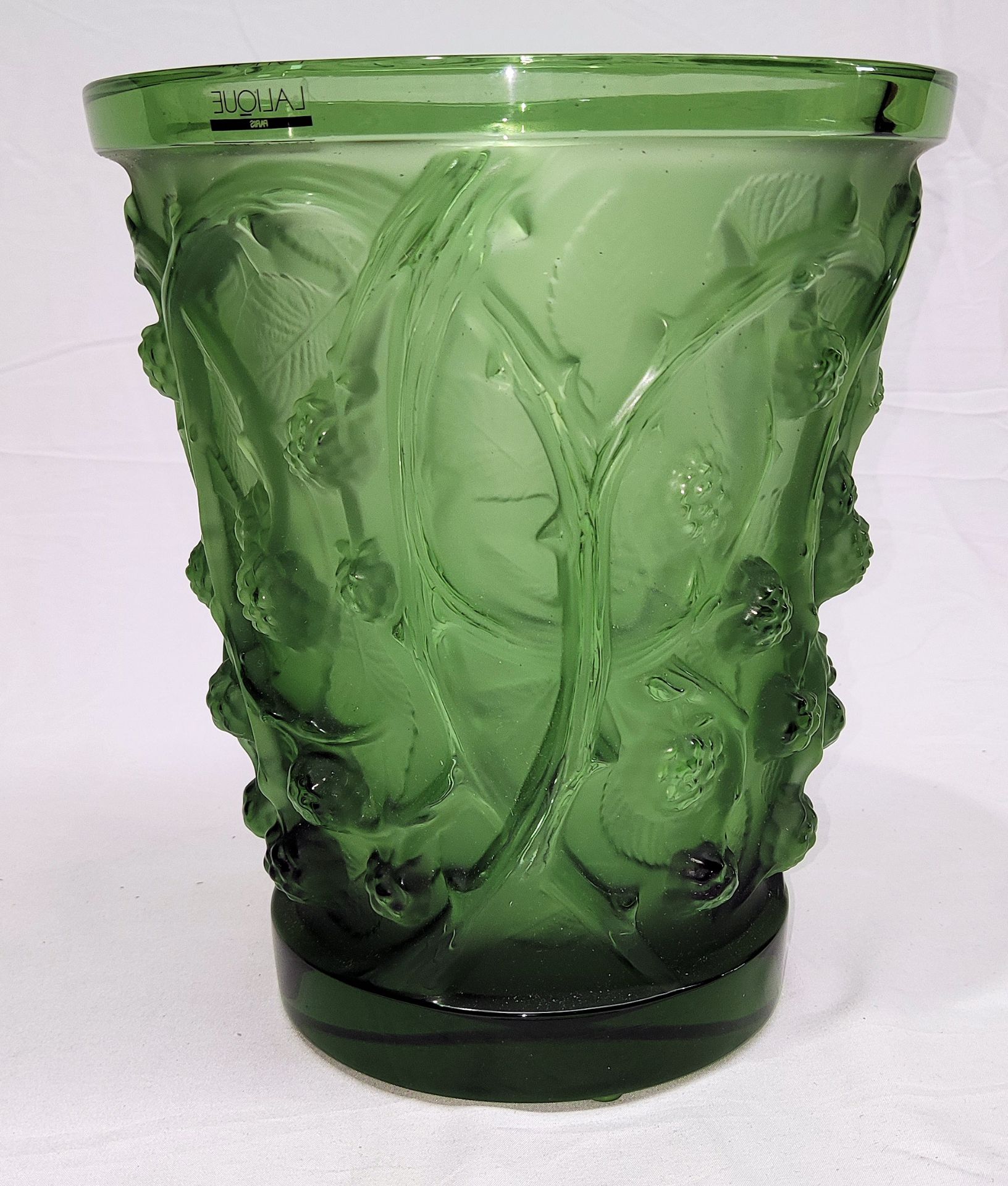 1 x LALIQUE 'Mures' Exquisite Handcrafted French Green Crystal Medium Vase - Original RRP £2,690 - Image 3 of 23