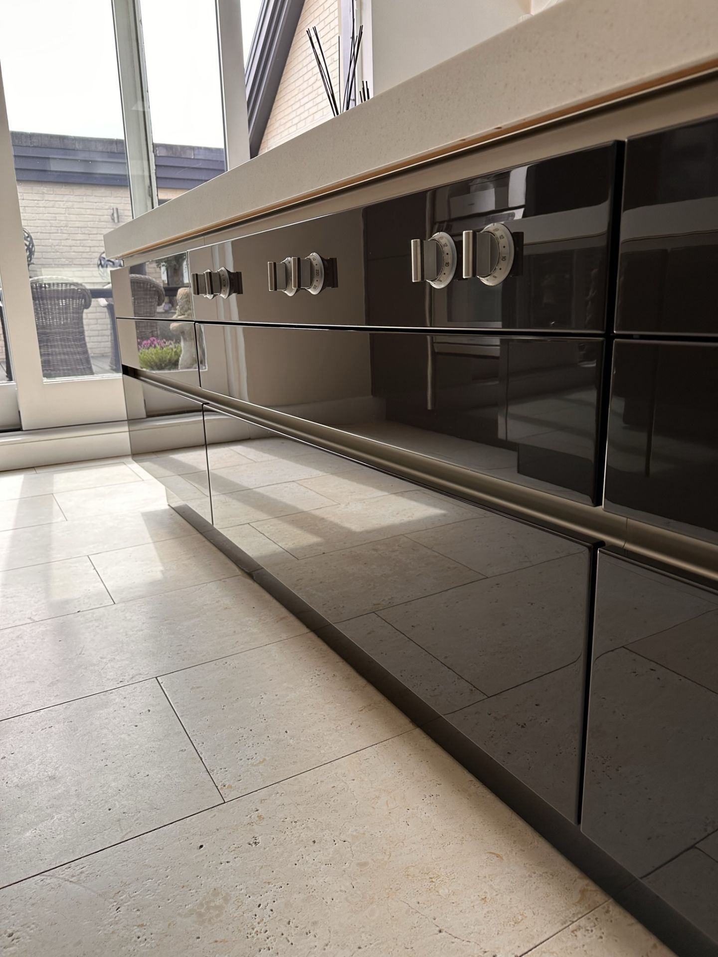 1 x Stunning Bespoke Siematic Gloss Fitted Kitchen With Corian Worktops - In Excellent Condition - - Image 77 of 94