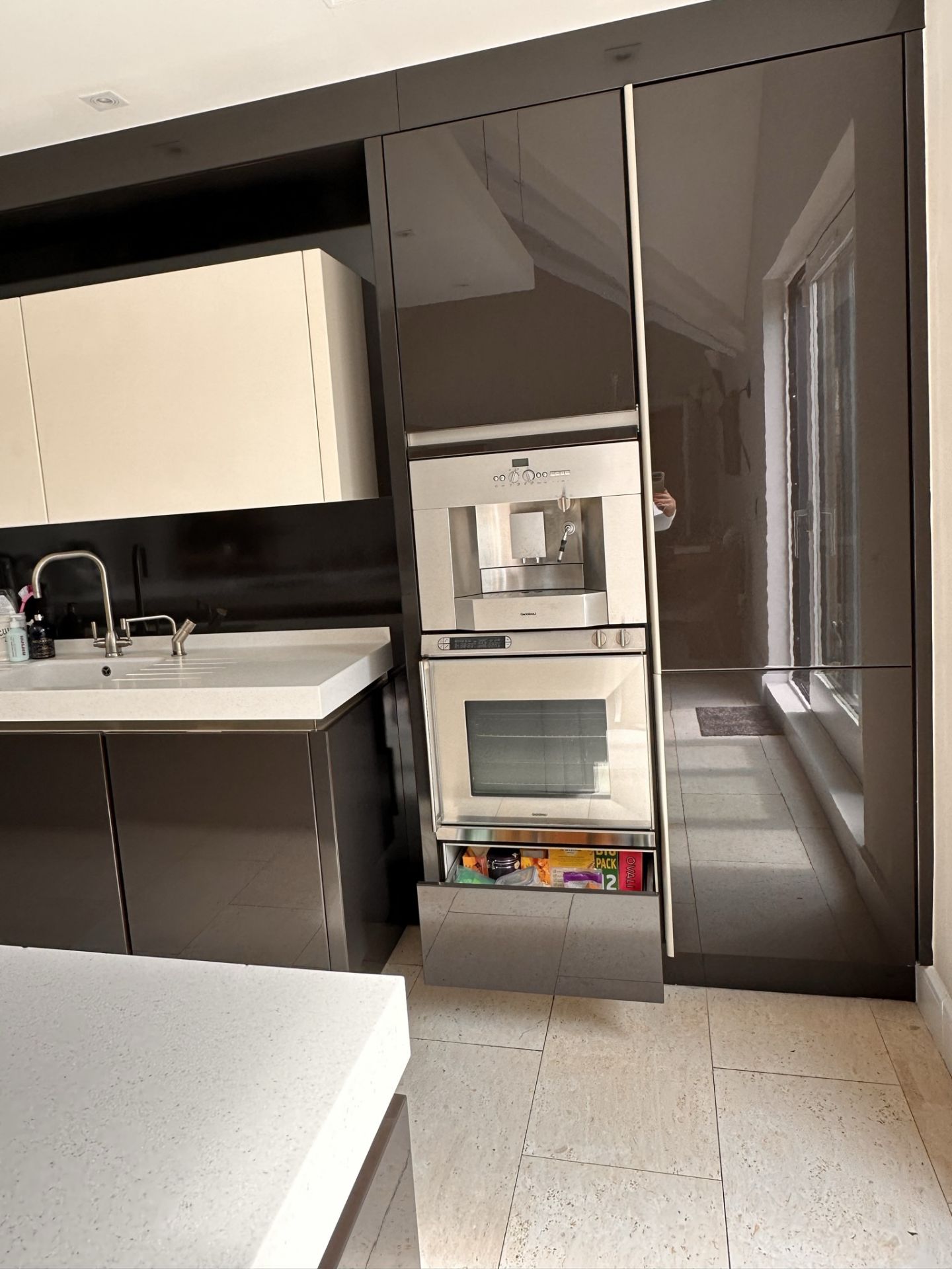 1 x Stunning Bespoke Siematic Gloss Fitted Kitchen With Corian Worktops - In Excellent Condition - - Image 55 of 94