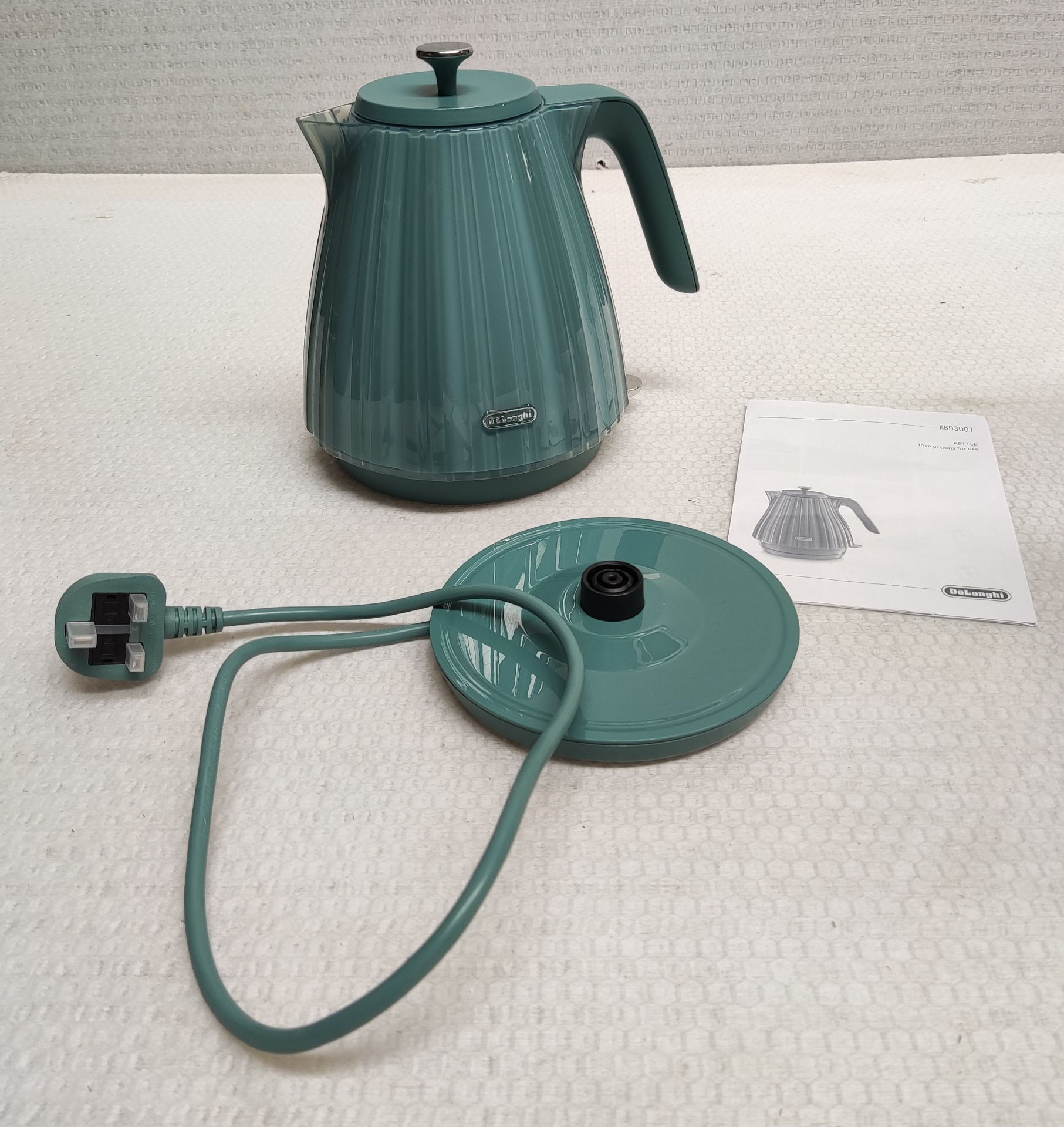 1 x DELONGHI Ballerina 1.7-litre Rapid Boil Kettle In A Sea Green Hue - Boxed - Original RRP £62.95 - Image 3 of 10