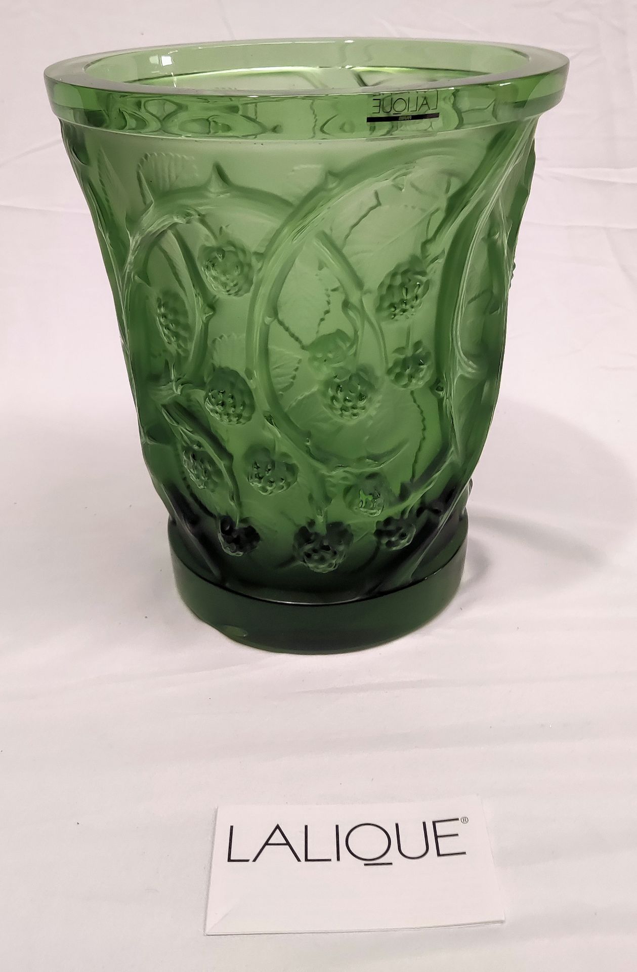 1 x LALIQUE 'Mures' Exquisite Handcrafted French Green Crystal Medium Vase - Original RRP £2,690 - Image 8 of 23
