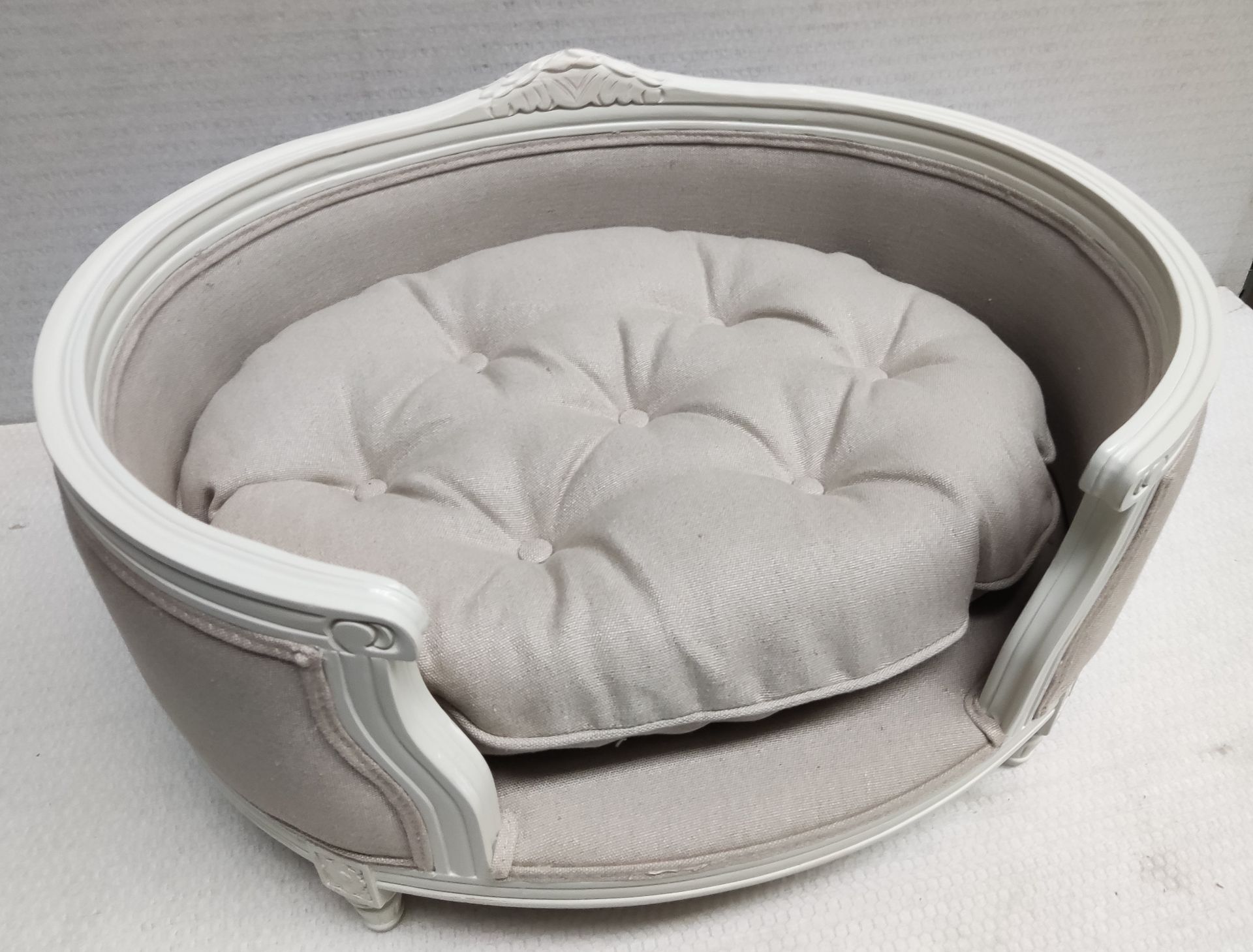 1 x LORD LOU 'George' Dog Bed - Ecru Linen - Original RRP £400.00 - Image 3 of 15