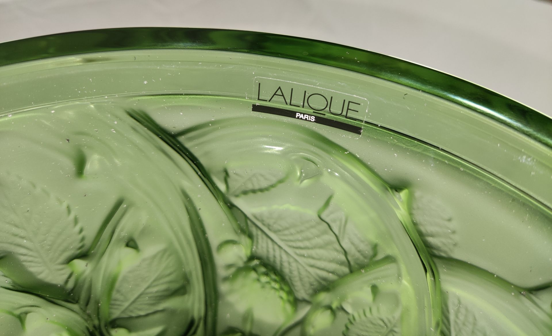 1 x LALIQUE 'Mures' Exquisite Handcrafted French Green Crystal Medium Vase - Original RRP £2,690 - Image 14 of 23