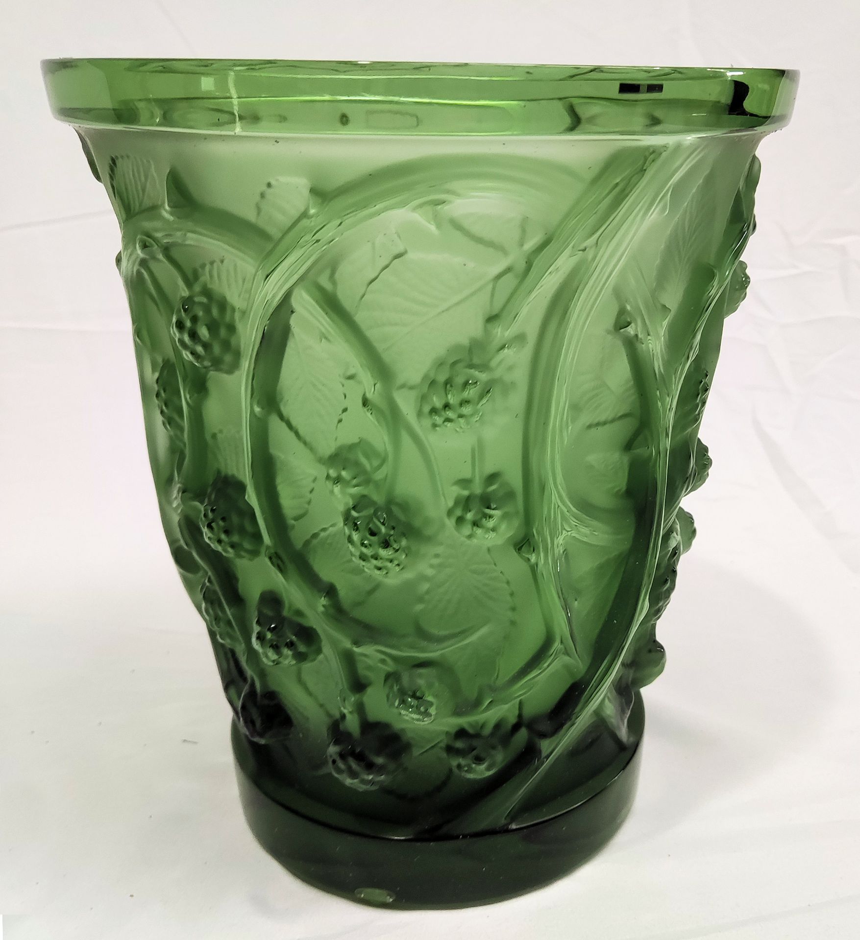 1 x LALIQUE 'Mures' Exquisite Handcrafted French Green Crystal Medium Vase - Original RRP £2,690 - Image 5 of 23