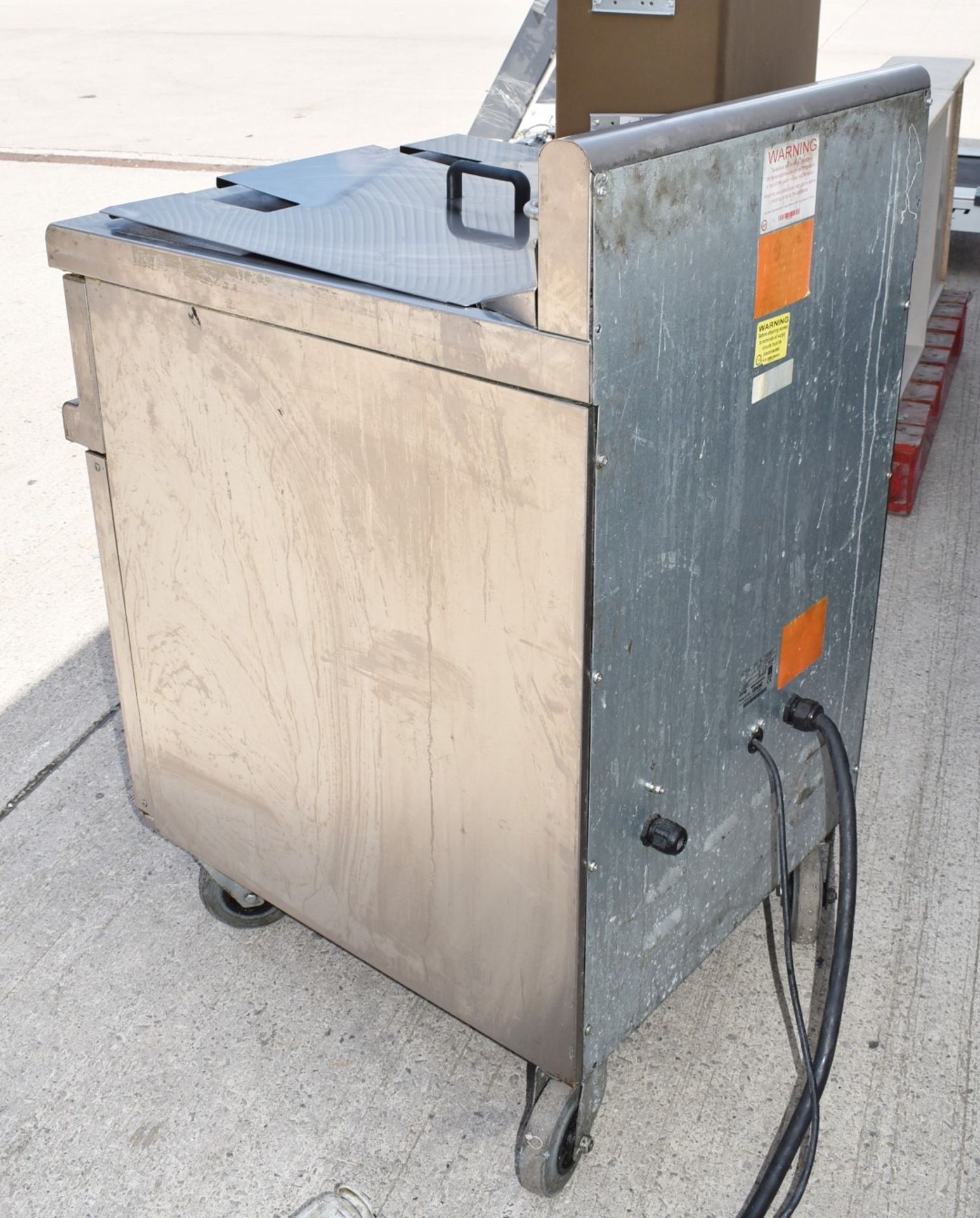 1 x Lincat Opus OE7108 Single Tank Electric Fryer With Filteration - 3 Phase Power - Image 8 of 10