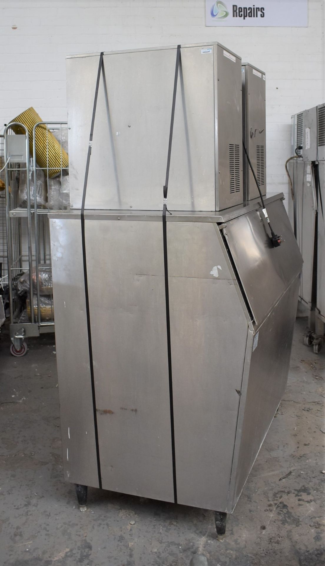 1 x Commercial Ice Maker With a Follett 431kg Ice Hopper and Two Ice Cool ICS700 Ice Making Heads - Image 4 of 15
