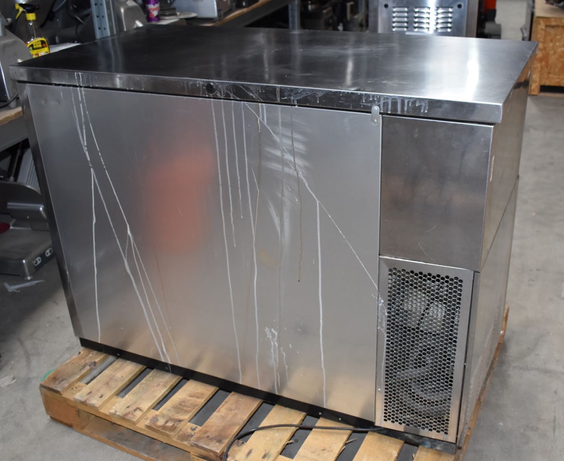 1 x True Back Bar Bottle Cooler With Solid Stainless Steel Doors and Counter Top - Model TBB-24-48-S - Image 5 of 11