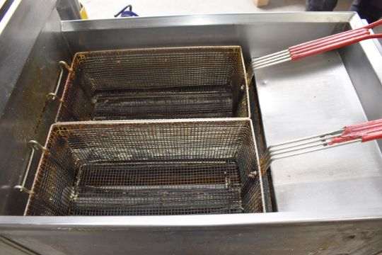 1 x Commercial Single Tank Gas Fired Fryer With Two Baskets - Image 4 of 10