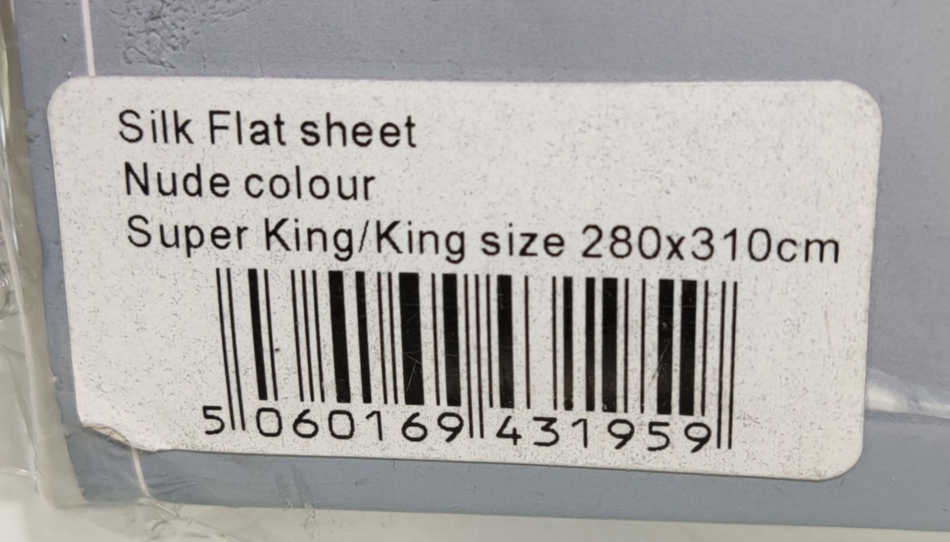 1 x GINGERLILY Silk Super King Flat Sheet In Nude - 280X310cm - Original RRP £335 - Ref: 2184392/ - Image 6 of 7