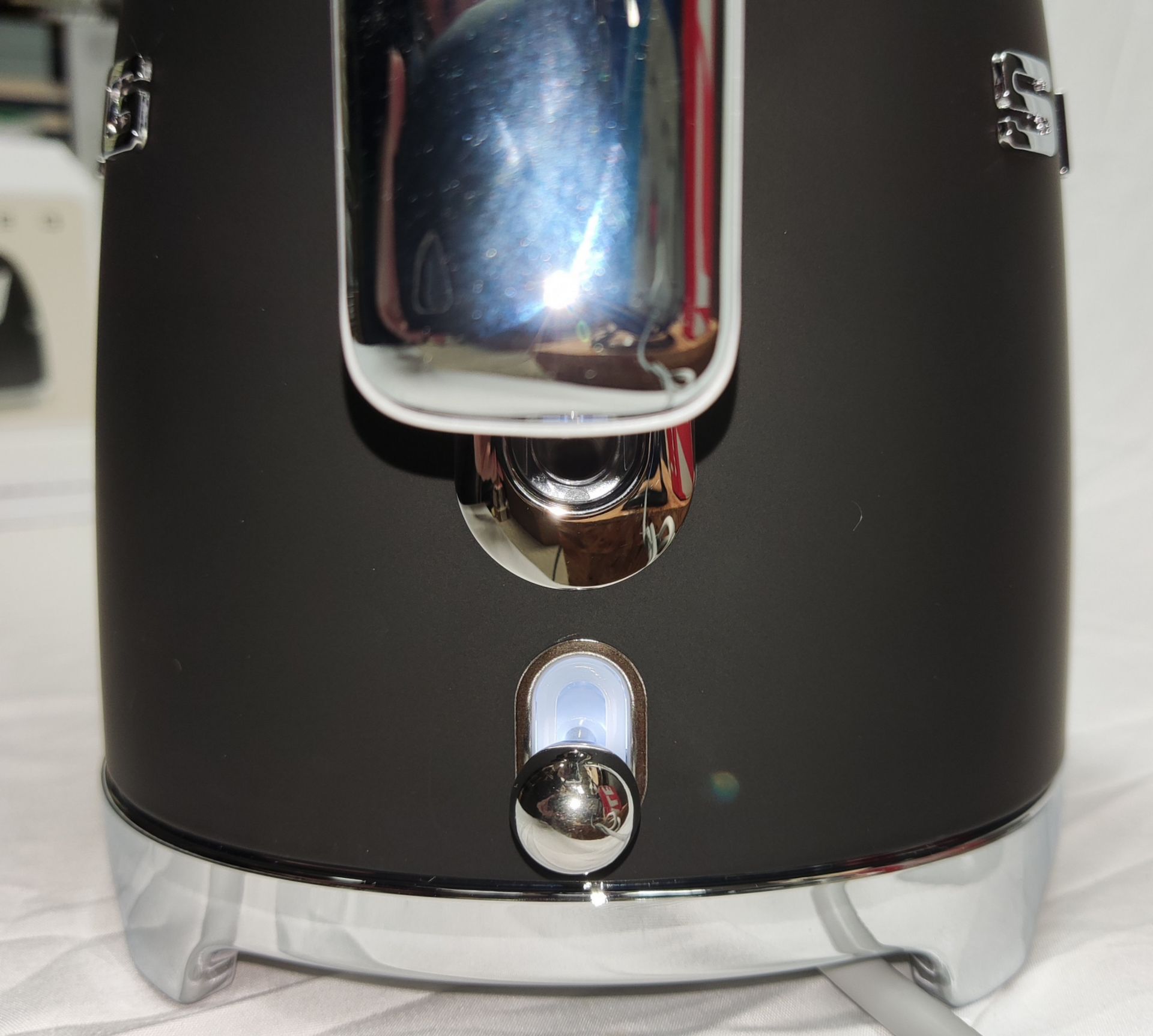 1 x SMEG Matte Black Cordless 1.7L 50'S Style Kettle - Boxed - Klf03Blmuk - Original RRP £189 - Ref: - Image 12 of 13