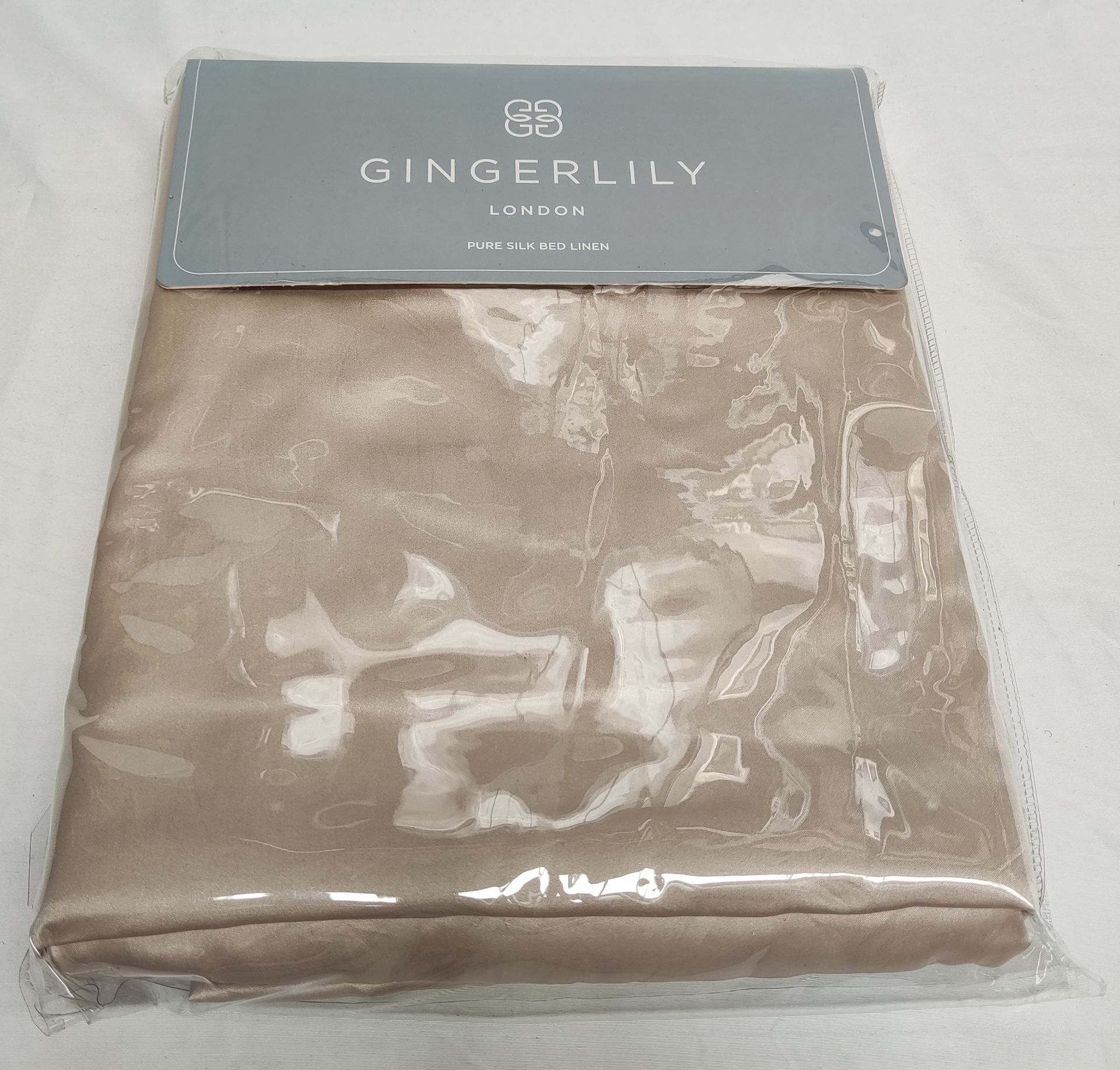 1 x GINGERLILY Silk Super King Flat Sheet In Nude - 280X310cm - Original RRP £335 - Ref: 2184392/ - Image 2 of 7