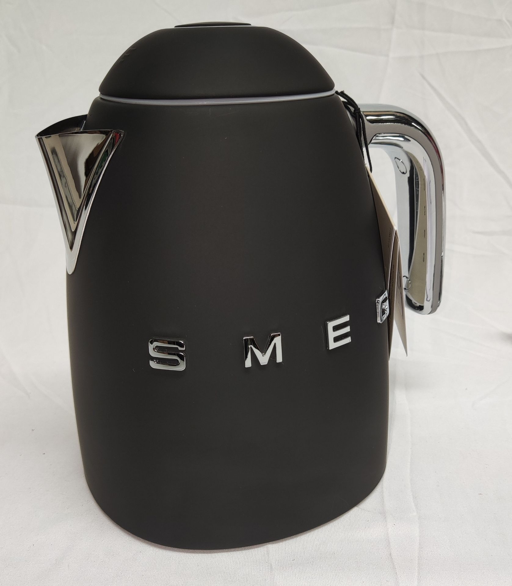 1 x SMEG Matte Black Cordless 1.7L 50'S Style Kettle - Boxed - Klf03Blmuk - Original RRP £189 - Ref: - Image 10 of 13