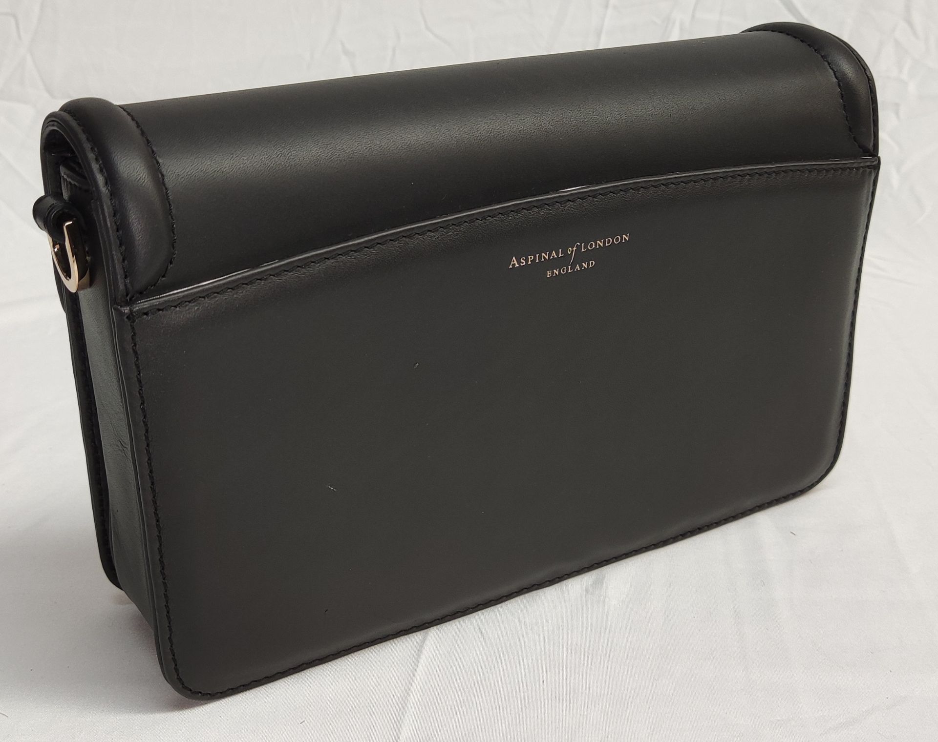 1 x ASPINAL OF LONDON The Resort Leather Bag In Smooth Black - Boxed - Original RRP £525 - Ref: - Image 5 of 24