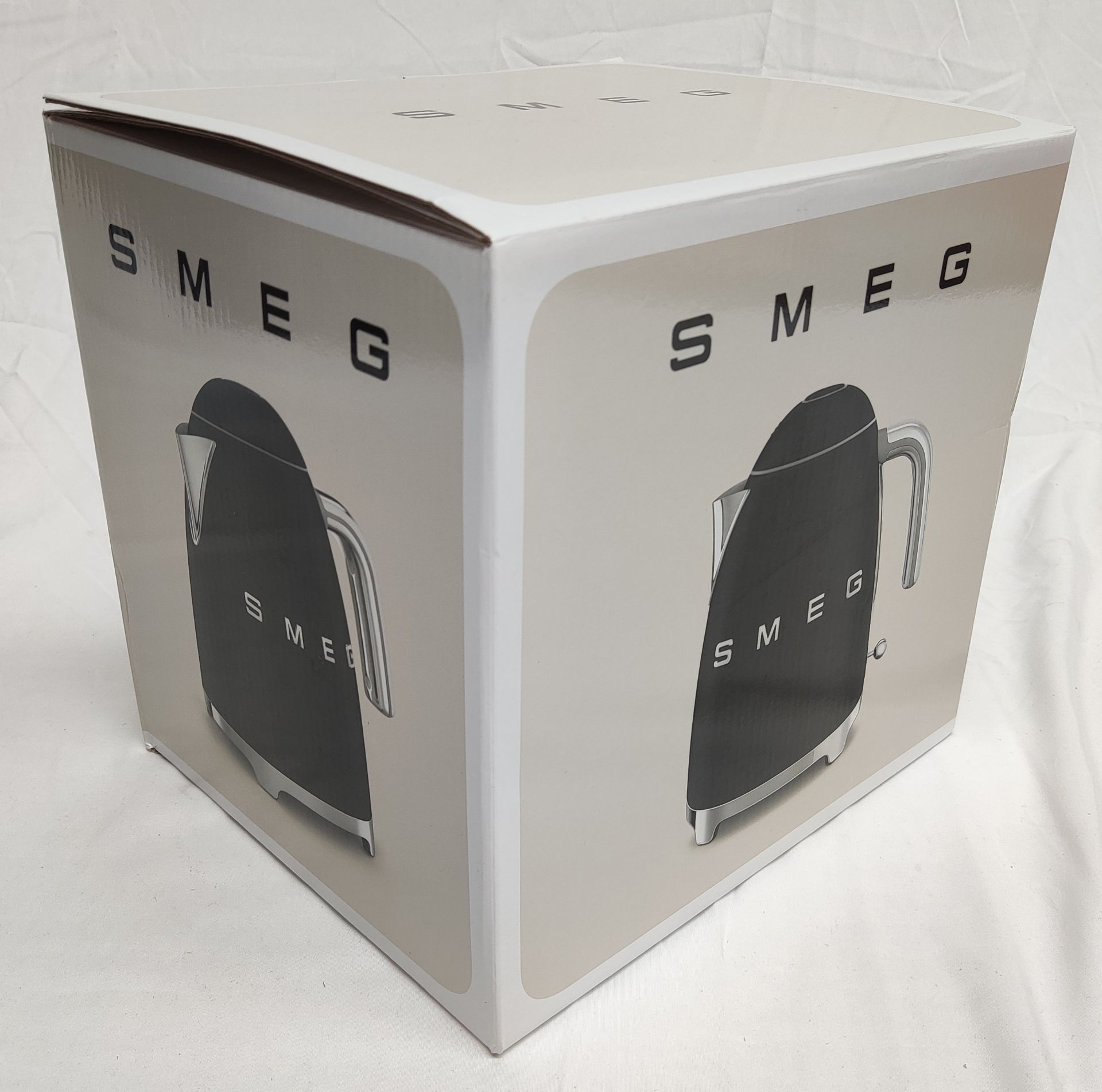 1 x SMEG Matte Black Cordless 1.7L 50'S Style Kettle - Boxed - Klf03Blmuk - Original RRP £189 - Ref: - Image 3 of 13