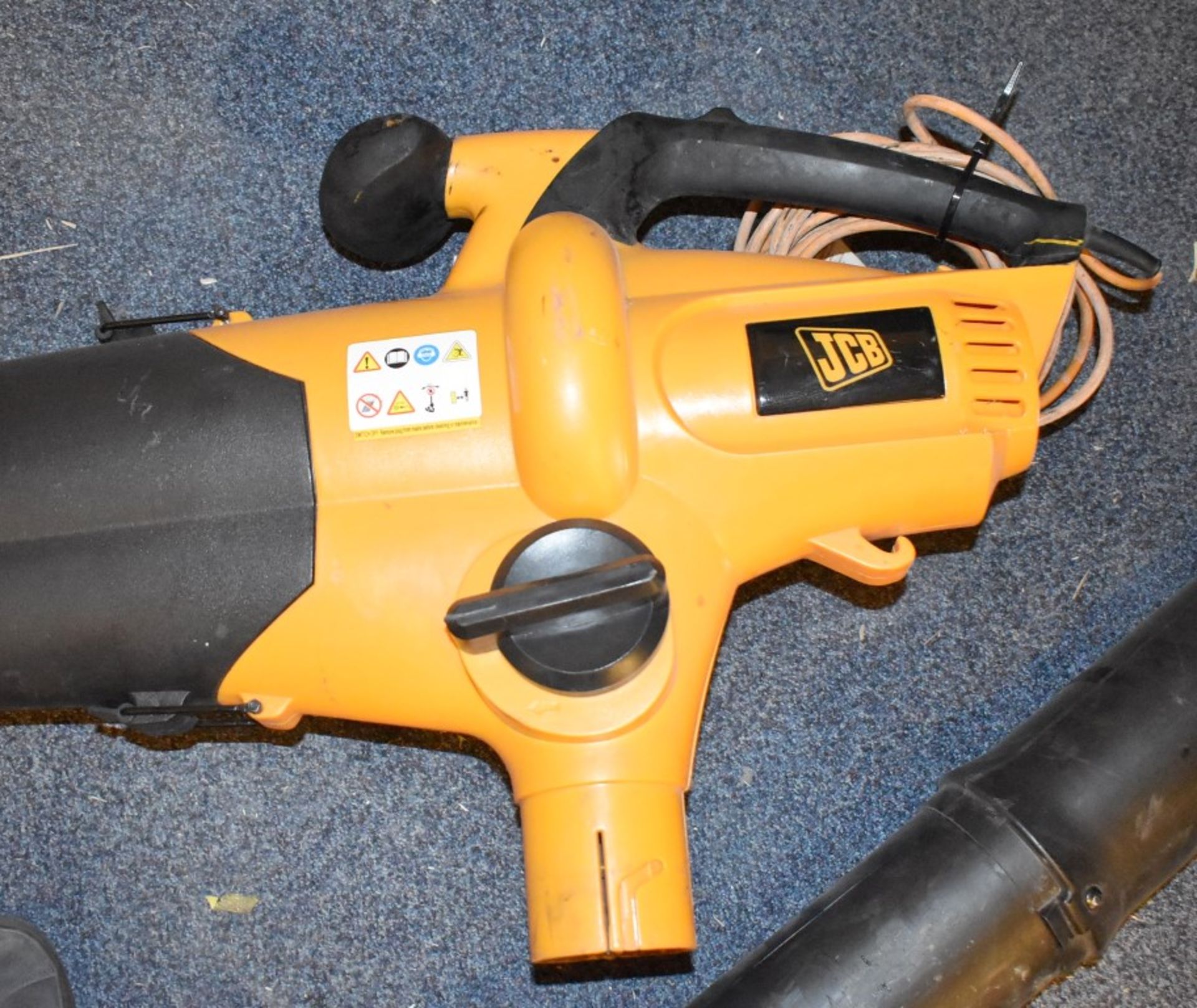 1 x JCB Garden Leaf Blower Vac - Image 4 of 4